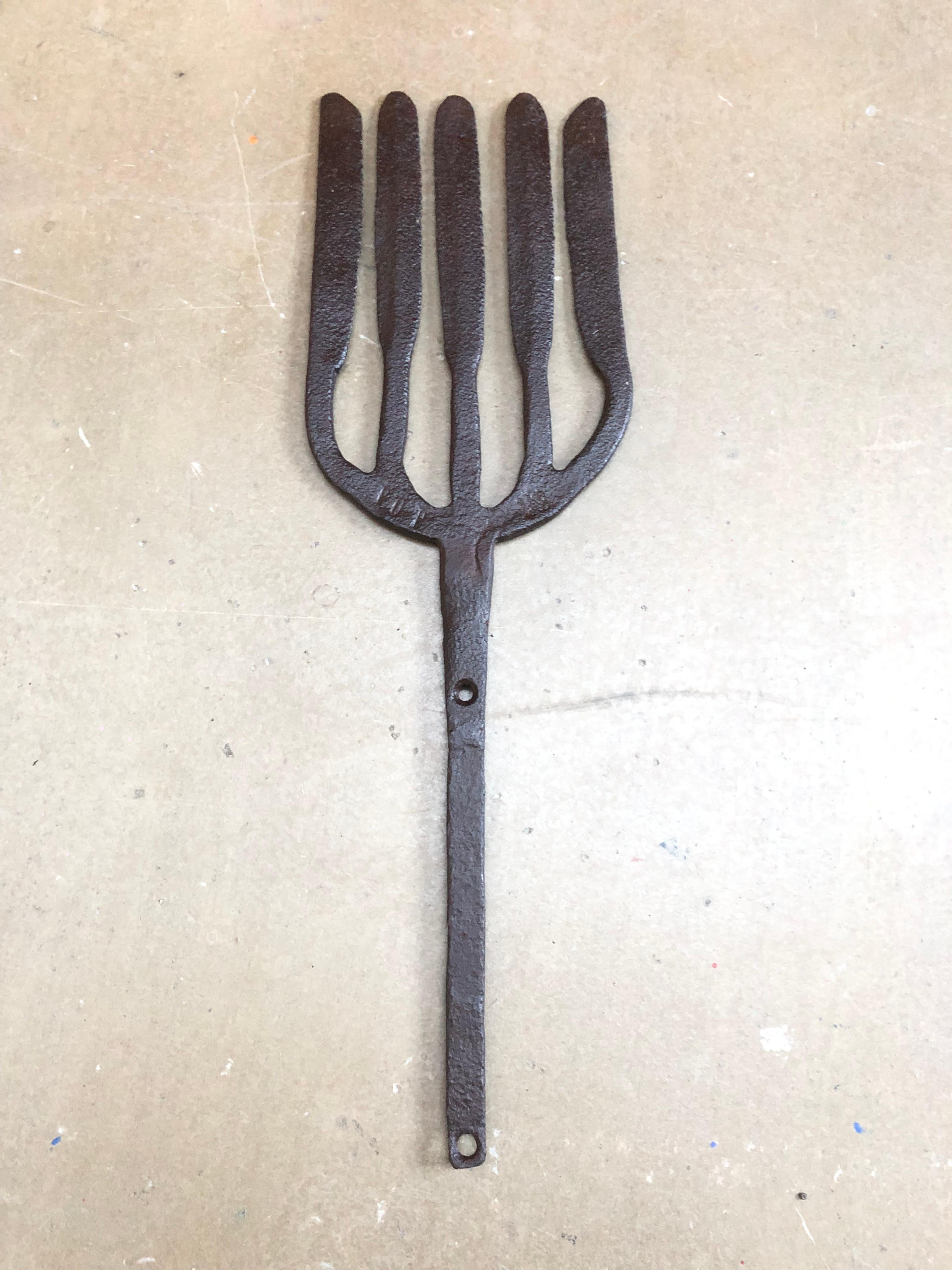 Collection of 5 Antique Wrought Iron Eel Forks In Good Condition For Sale In Søborg, DK