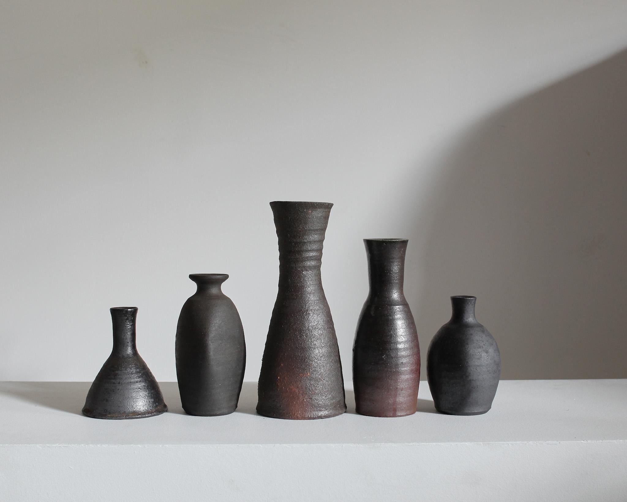 Collection of 5 C.1960s Japanese Wabi Sabi Blackened Mashiko Vessels (9) In Good Condition For Sale In London, GB