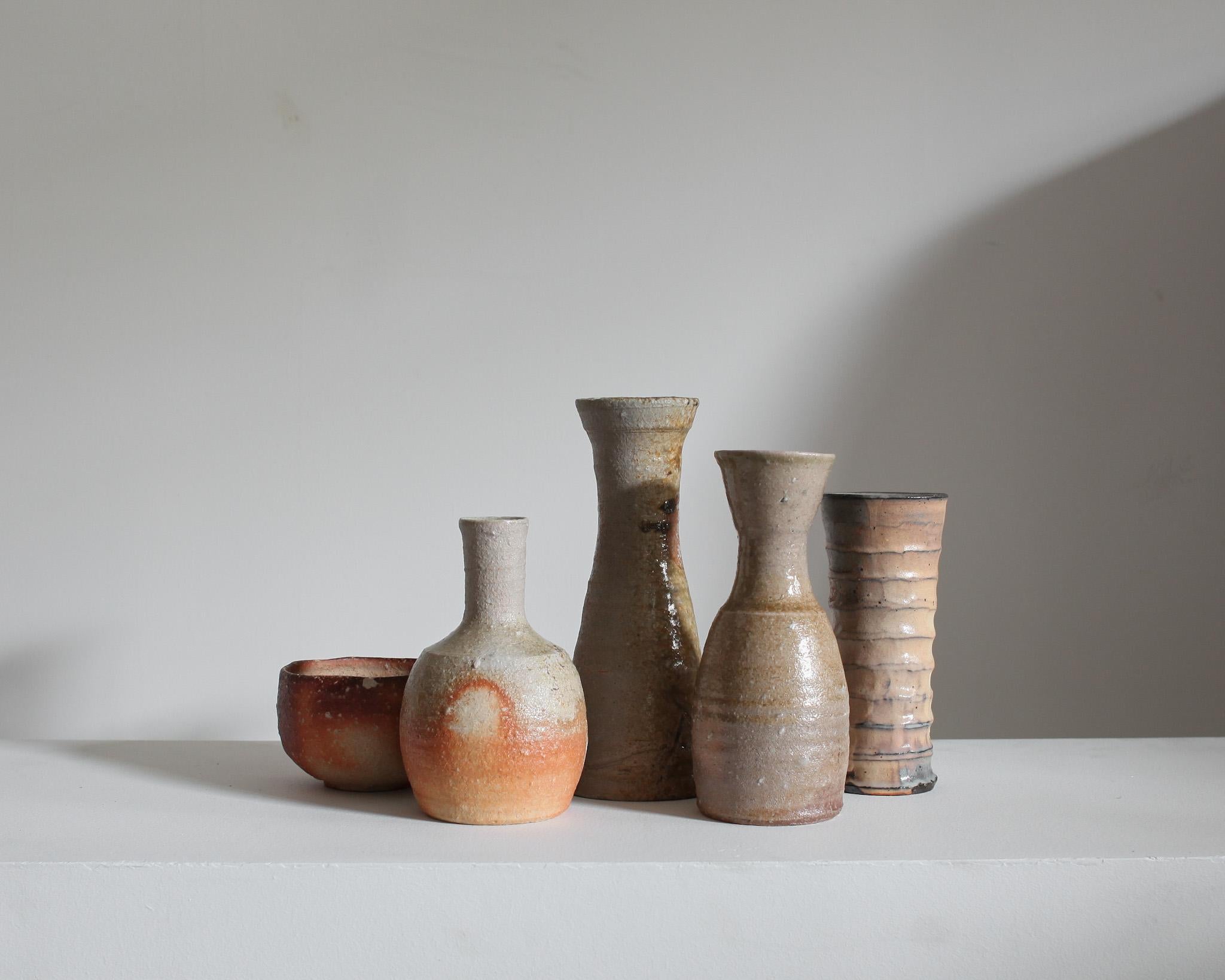 Collection of 5 C.1960s Japanese Wabi Sabi Mashiko Vessels (6) In Good Condition For Sale In London, GB