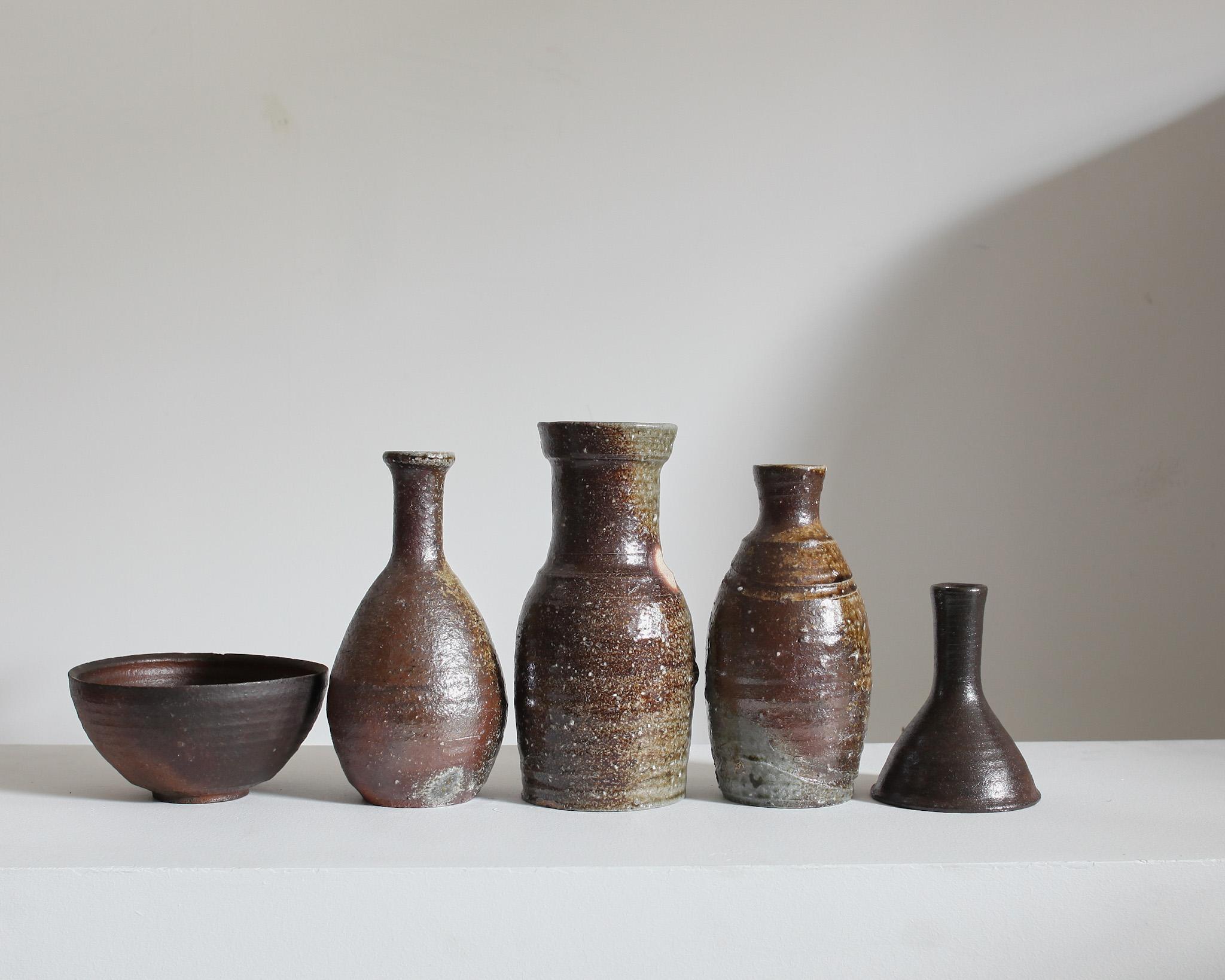 Collection of 5 C.1960s Japanese Wabi Sabi Mashiko Vessels (8) In Good Condition For Sale In London, GB