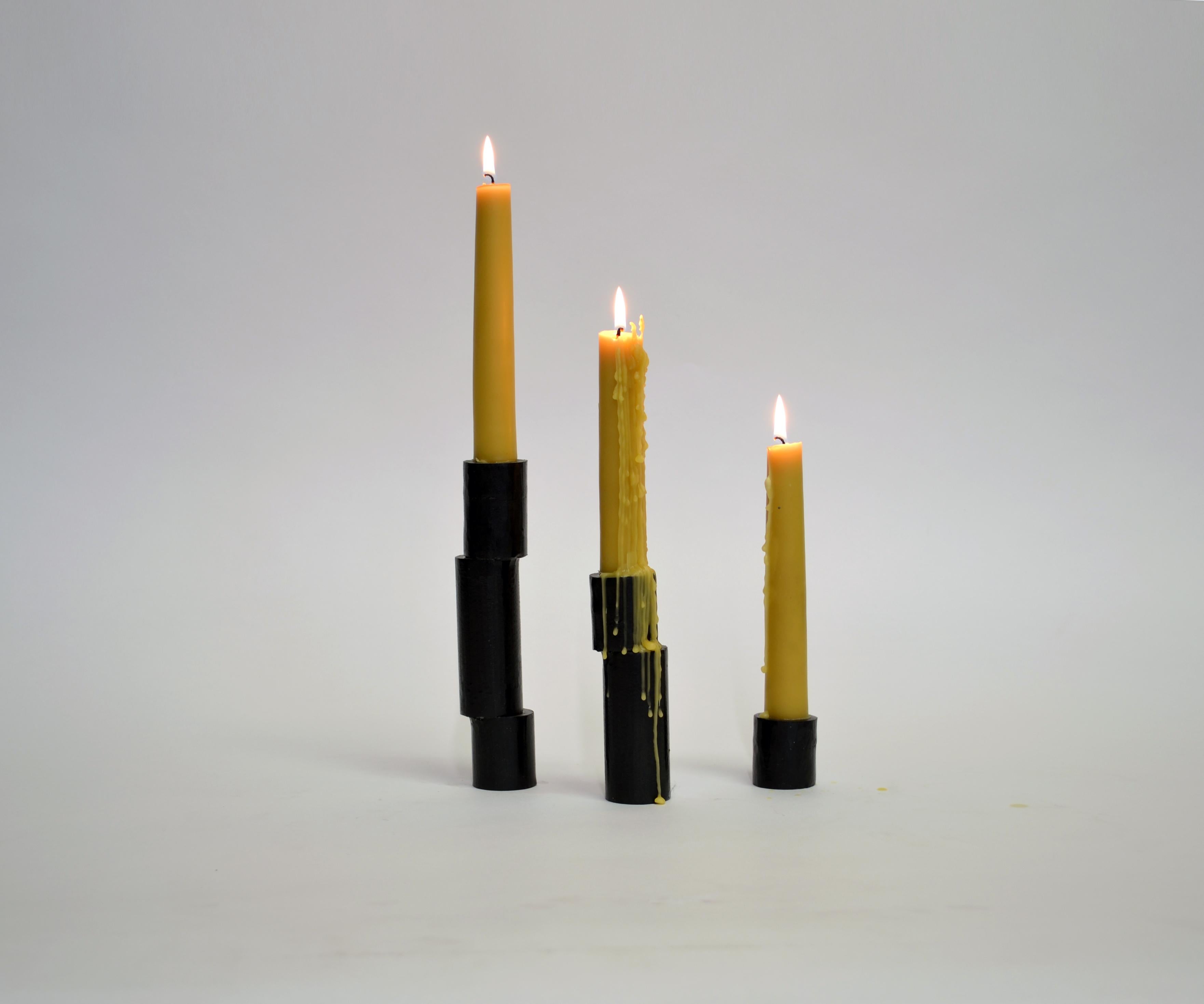 Kollektion von 5 dekorativen, geschwärzten, handgefertigten Kerzenständer-Accessoires aus Gusseisen (Moderne)