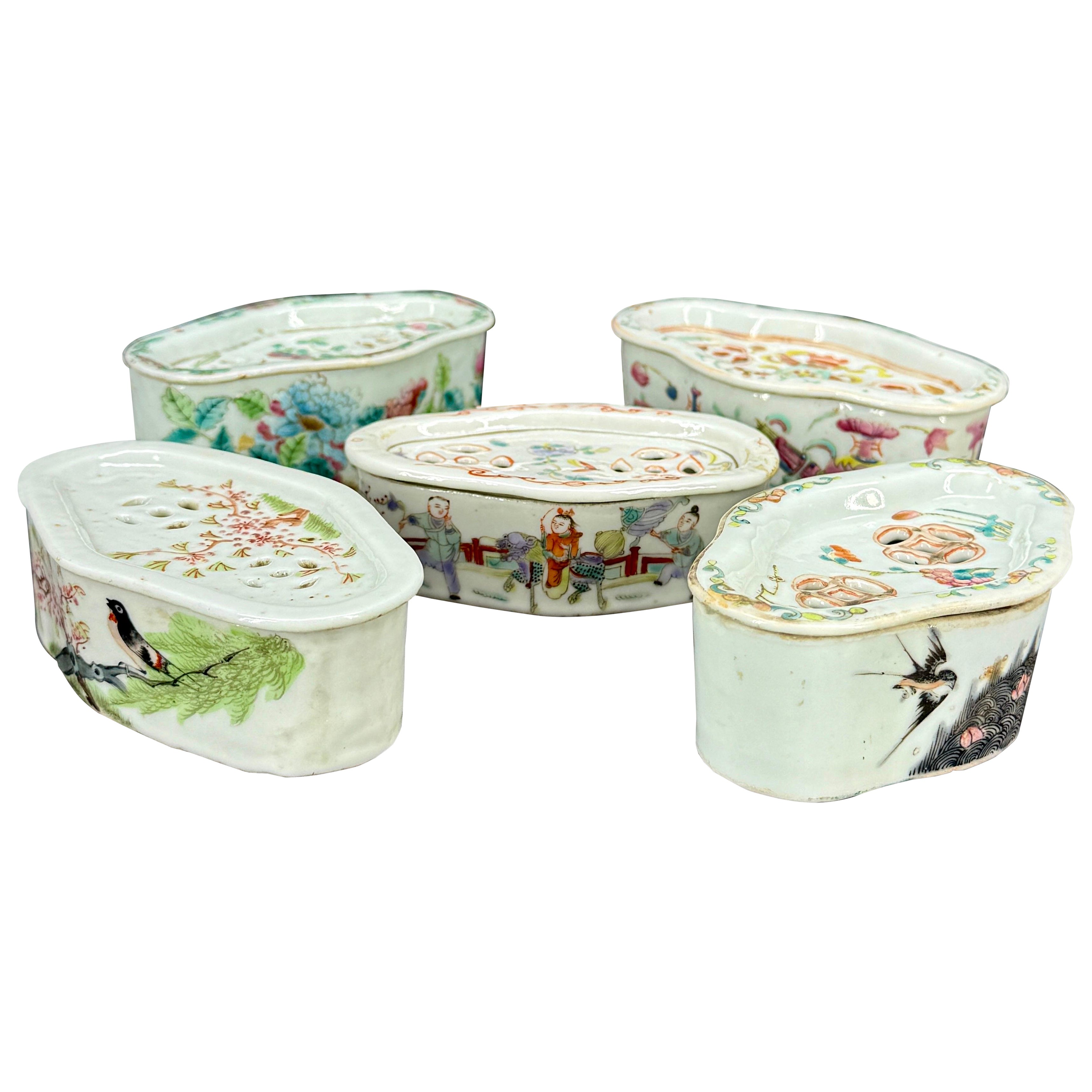 Collectional de 5 boîtes en porcelaine de grillon d
exportation chinoise