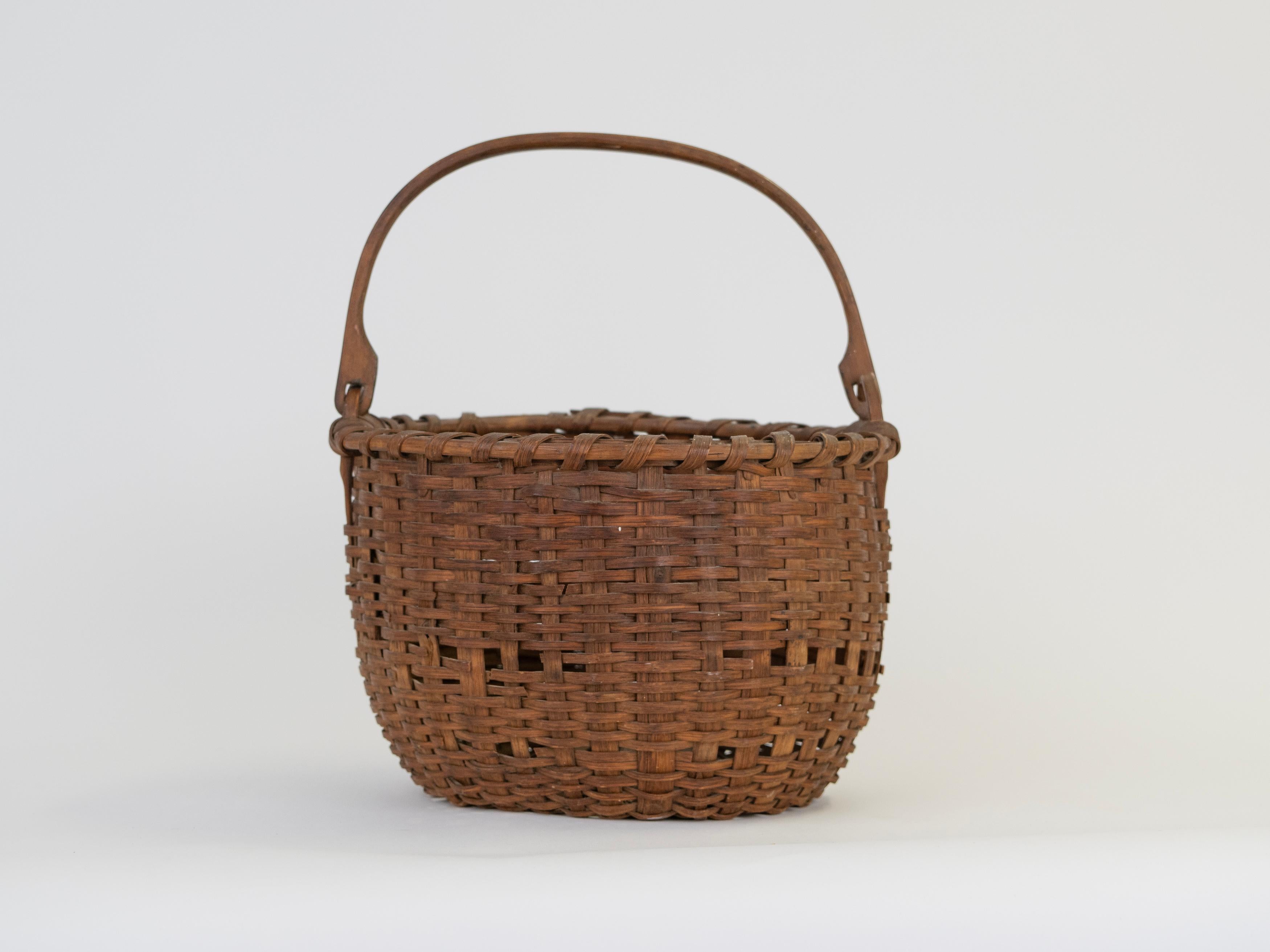 Collection of 5 Early 20th Century American Woven baskets For Sale 4