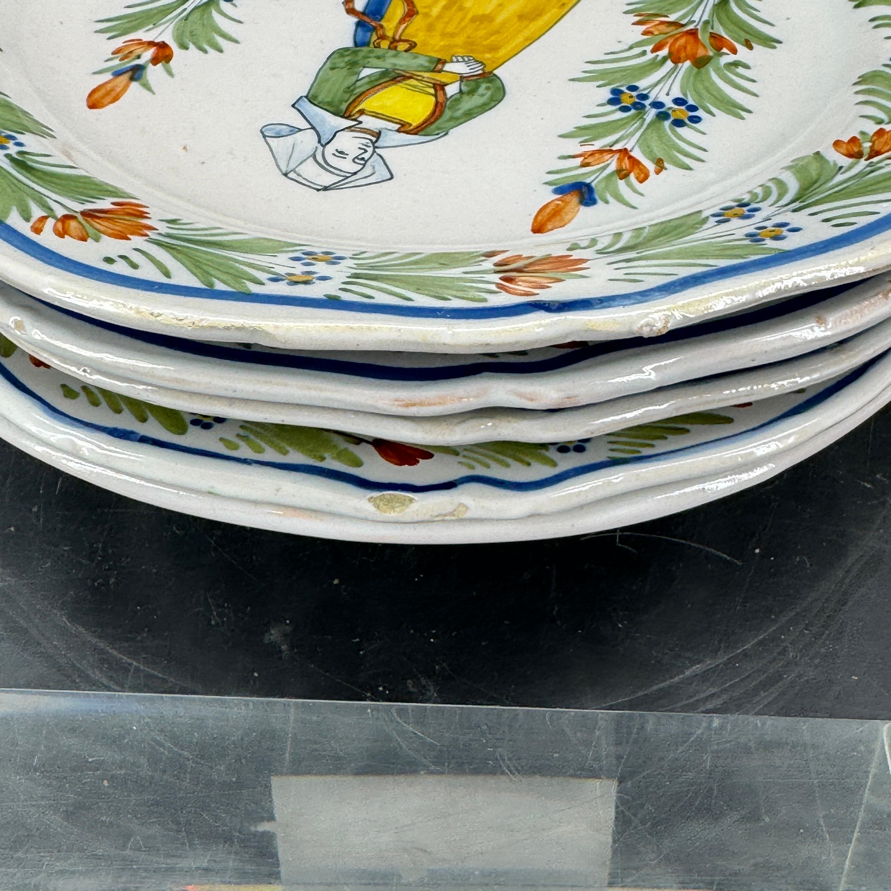 Colección de 5 platos franceses de loza de Quimper en venta 3