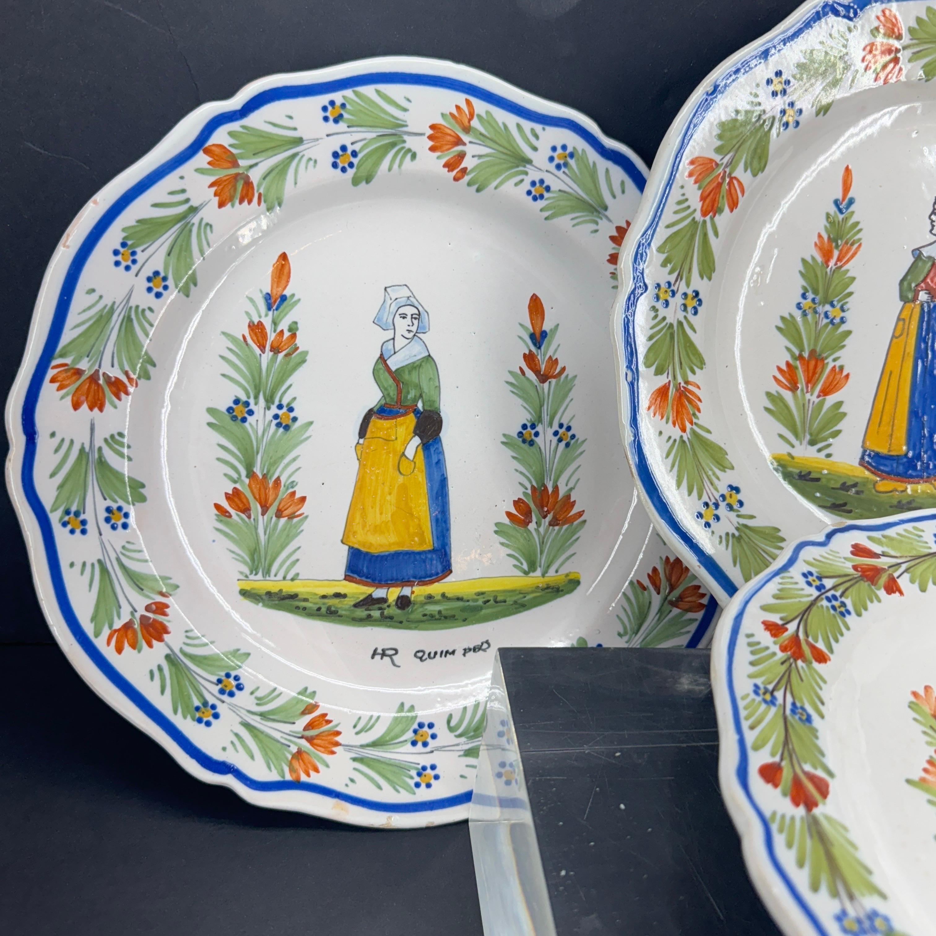 Colección de 5 platos franceses de loza de Quimper siglo XX en venta