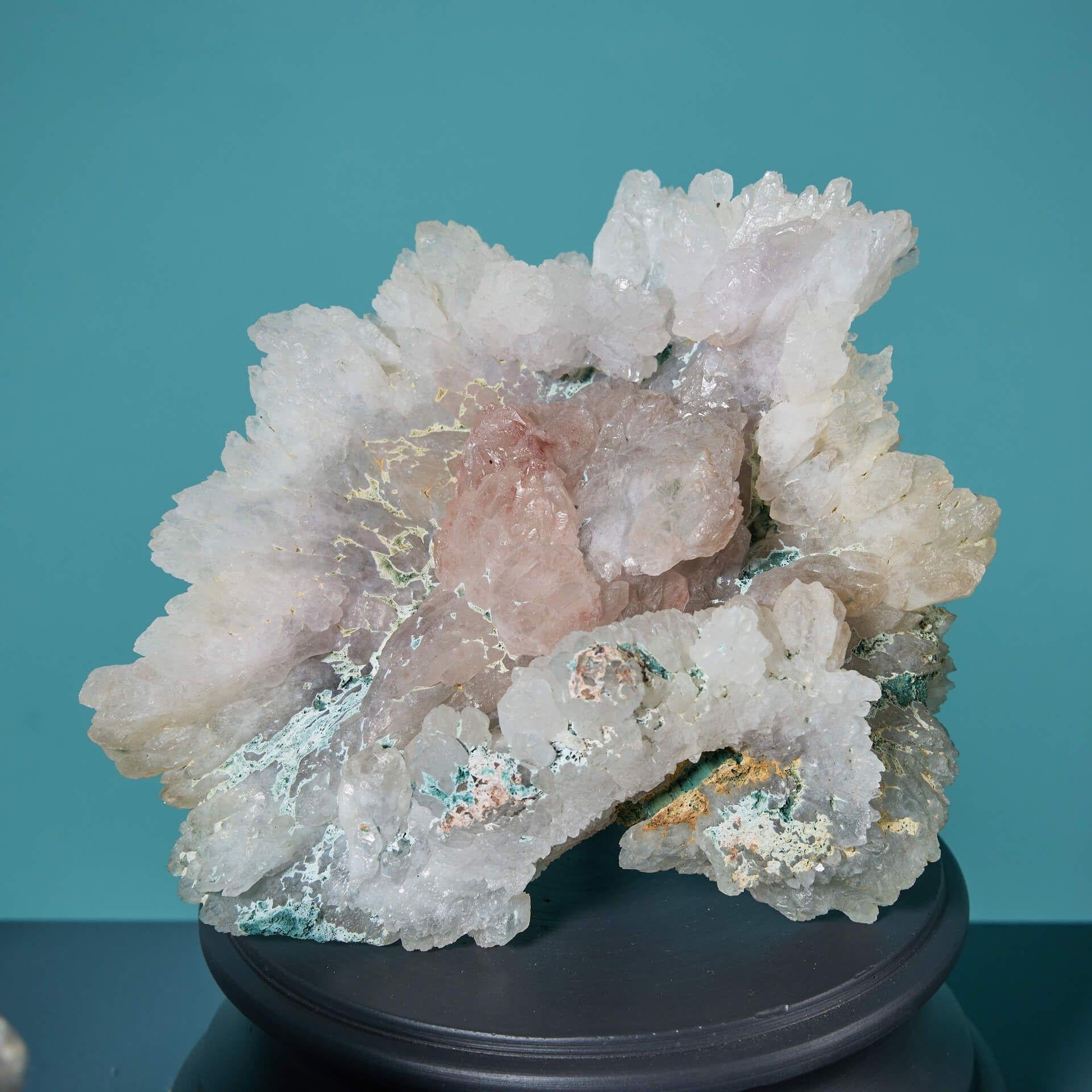Sammlung von 5 Mineralienkristallen, darunter Celestit-Quarz und grüner Apophyllit im Angebot 1