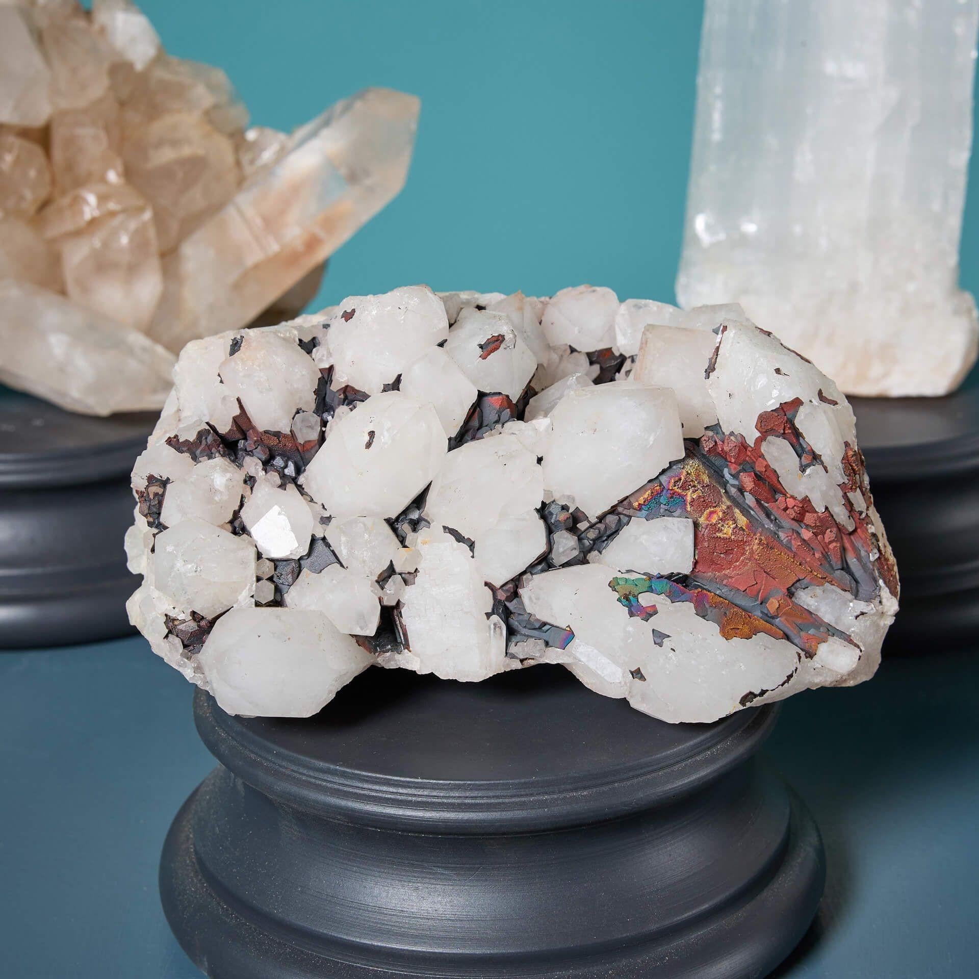 Fino al XVIII secolo Collectional di 5 cristalli minerali tra cui selenite, blacknite e quarzo in vendita
