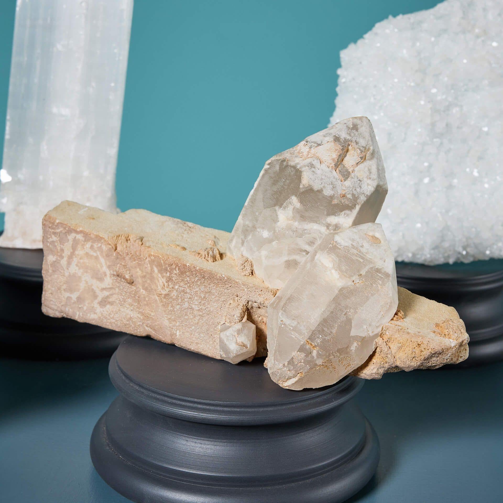 Collectional di 5 cristalli minerali tra cui selenite, blacknite e quarzo in vendita 1