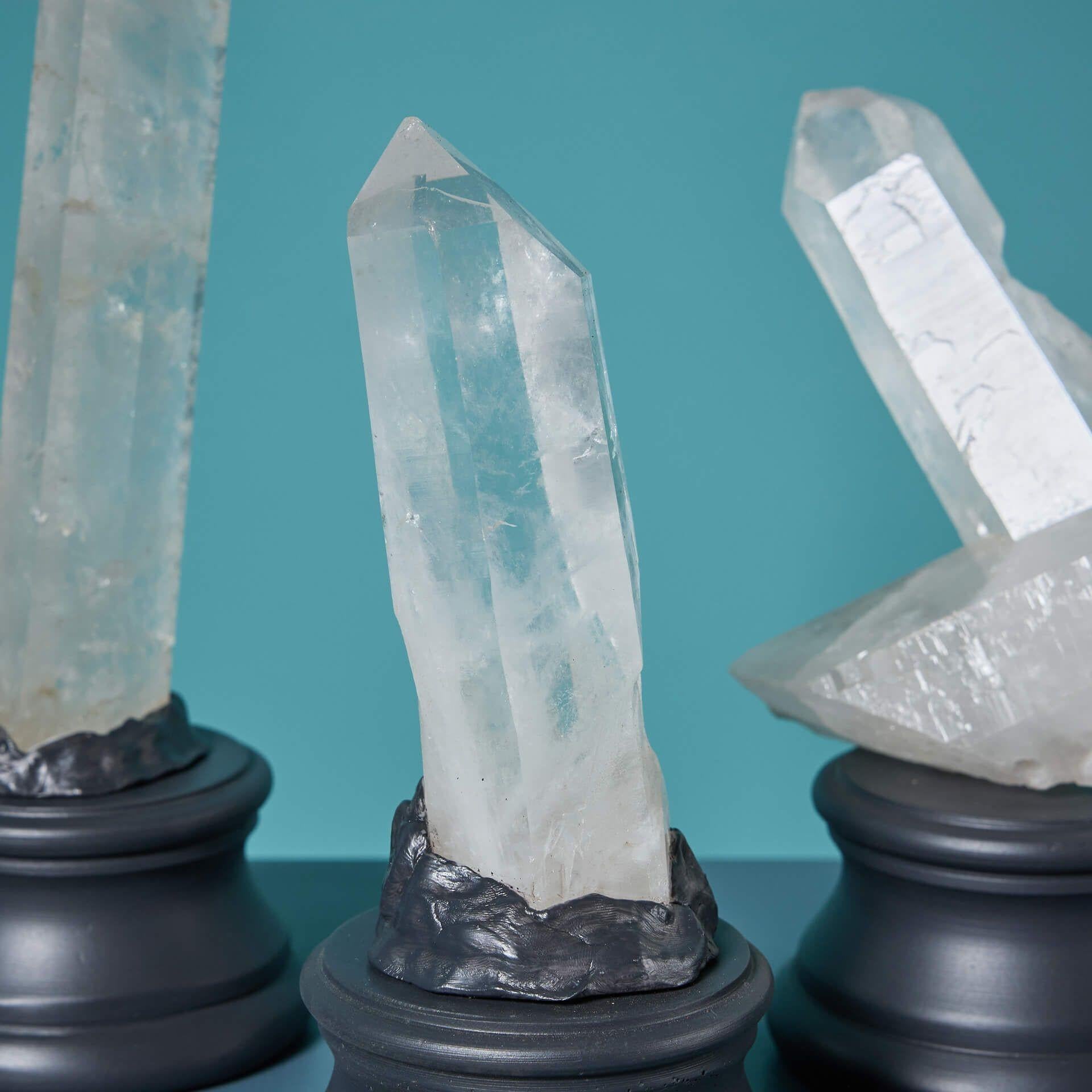 Collectional de 5 spécimens naturels de pointes de quartz en vente 2