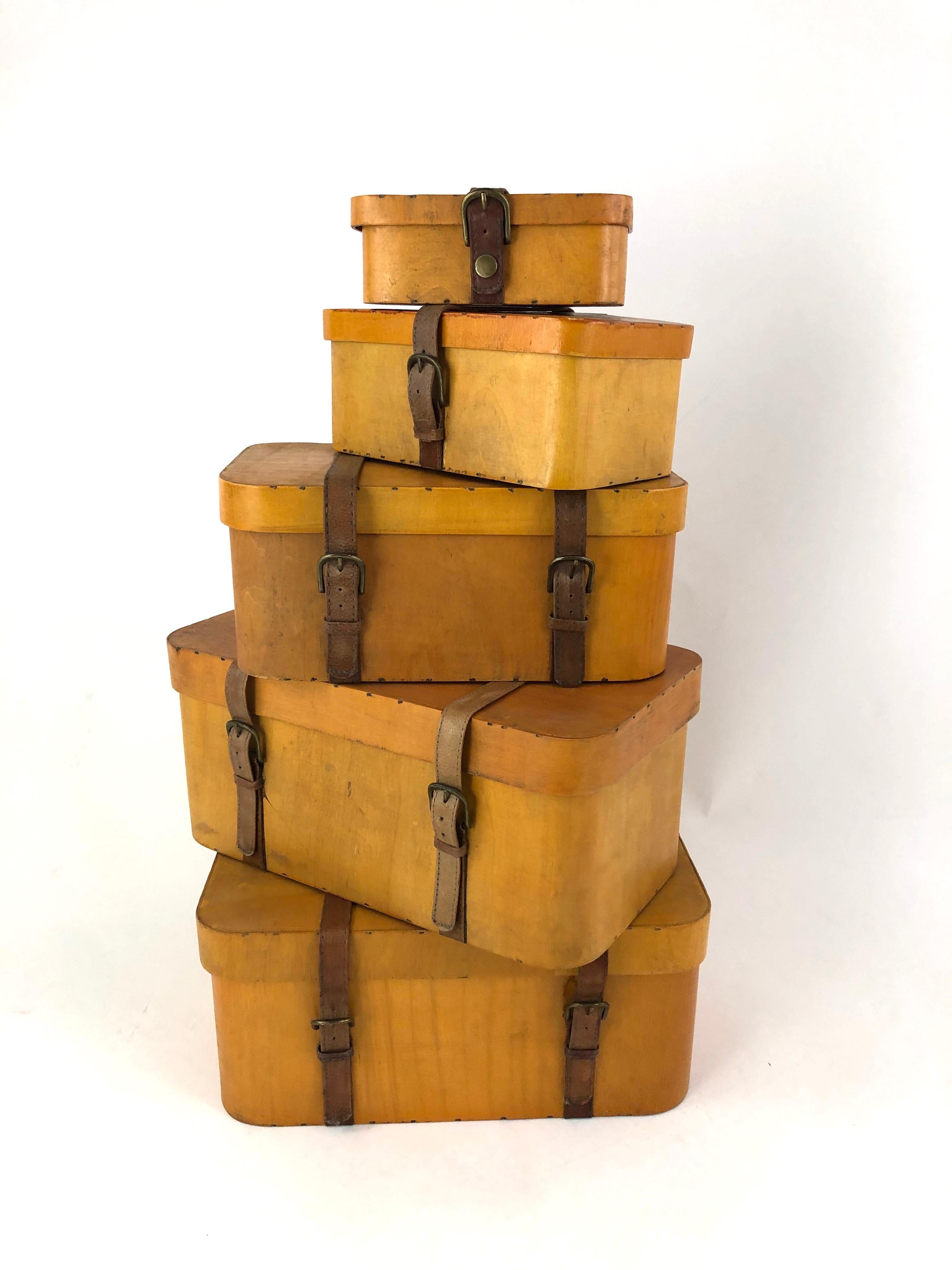 Collection of 5 Vintage Stacked Graduated Bentwood and Leather Suitcases In Good Condition In Essex, MA