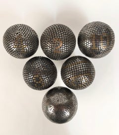Sammlung von 6 antiken französischen Pétanque-Kugeln aus Stahl und Messing mit Nieten