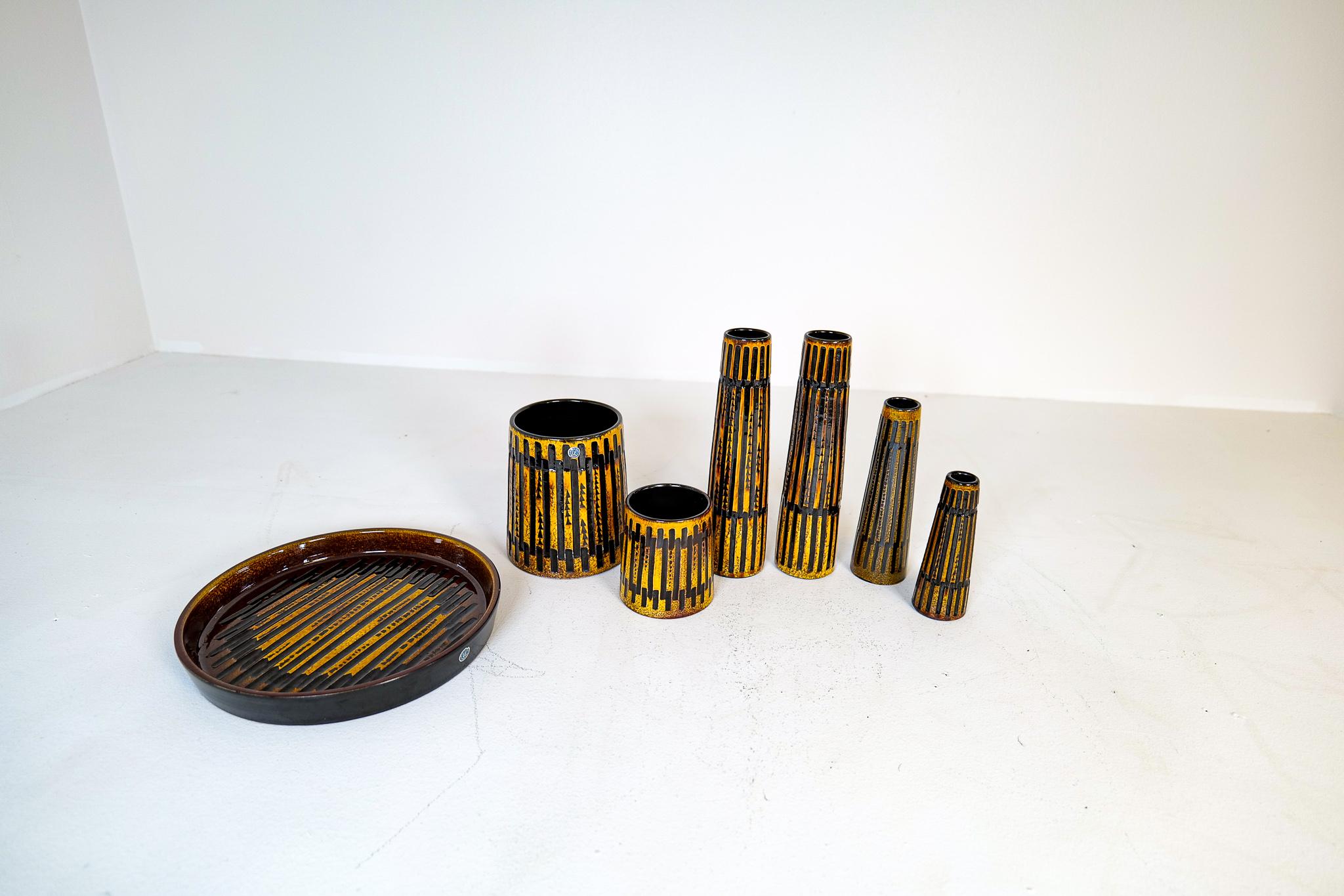 Collection of 6 Ceramic Vases and One Platter Upsala Ekeby Nevada 1962 For Sale 5