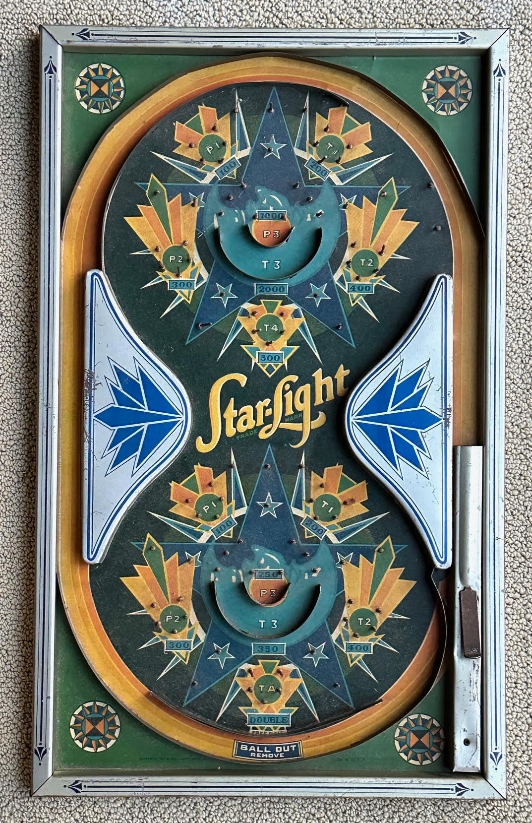 Collection of 6 Rare Figure Eight Antique Graphic And Colorful Pinball Games (amerikanisch) im Angebot