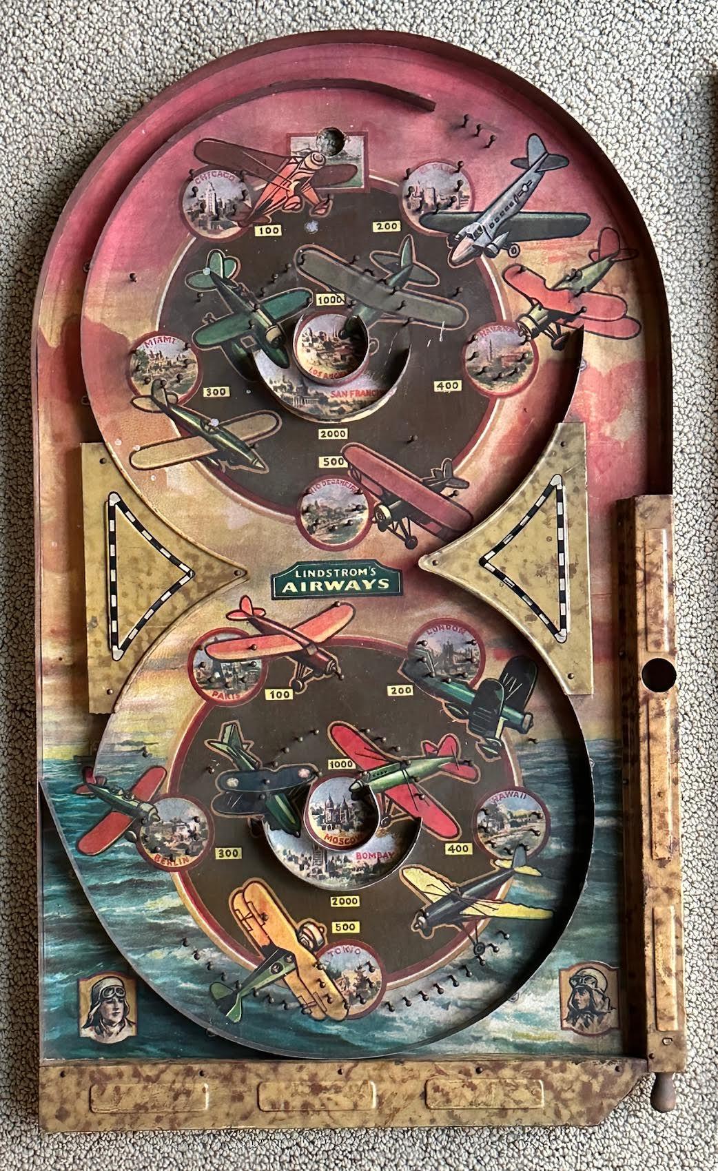 Collection of 6 Rare Figure Eight Antique Graphic And Colorful Pinball Games (Frühes 20. Jahrhundert) im Angebot