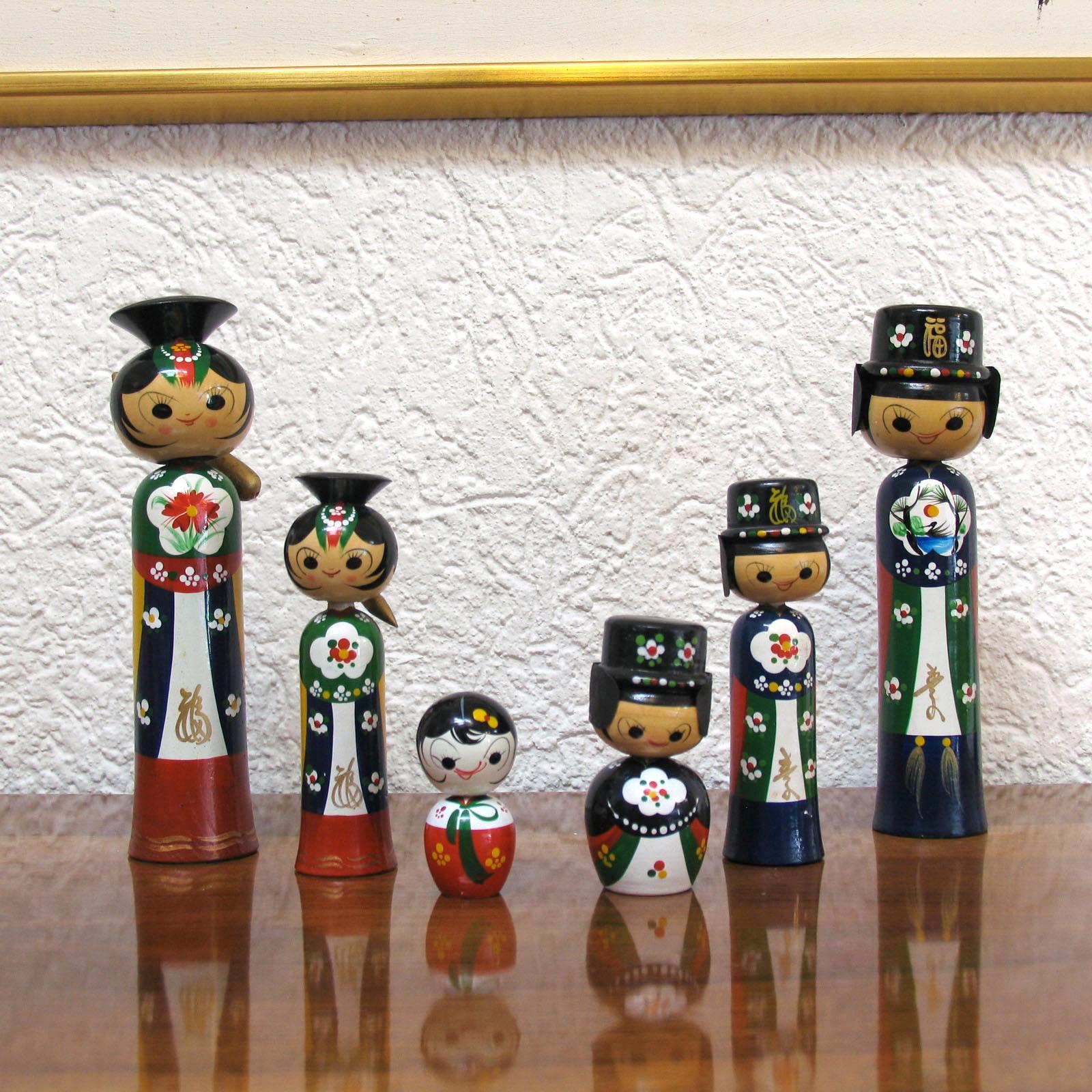 Kollektion von 6 Vintage Kokeshi Bobble Head Puppen (Koreanisch) im Angebot