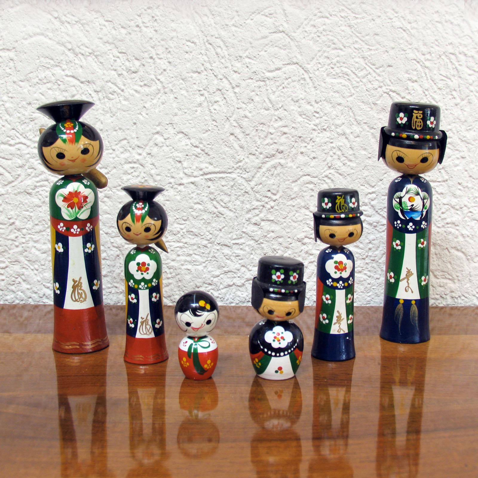 Kollektion von 6 Vintage Kokeshi Bobble Head Puppen (Handgeschnitzt) im Angebot