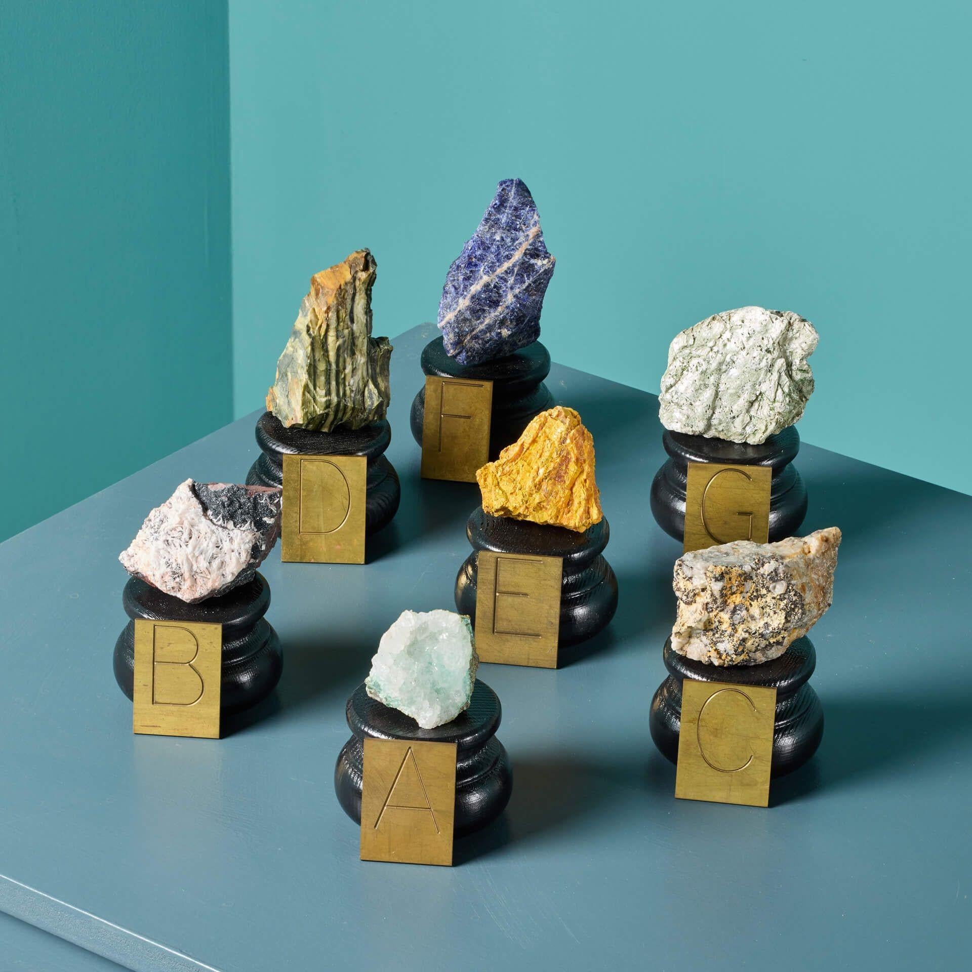 Colección de 7 Pequeños Especímenes Minerales Naturales en Bastante bueno estado para la venta en Wormelow, Herefordshire