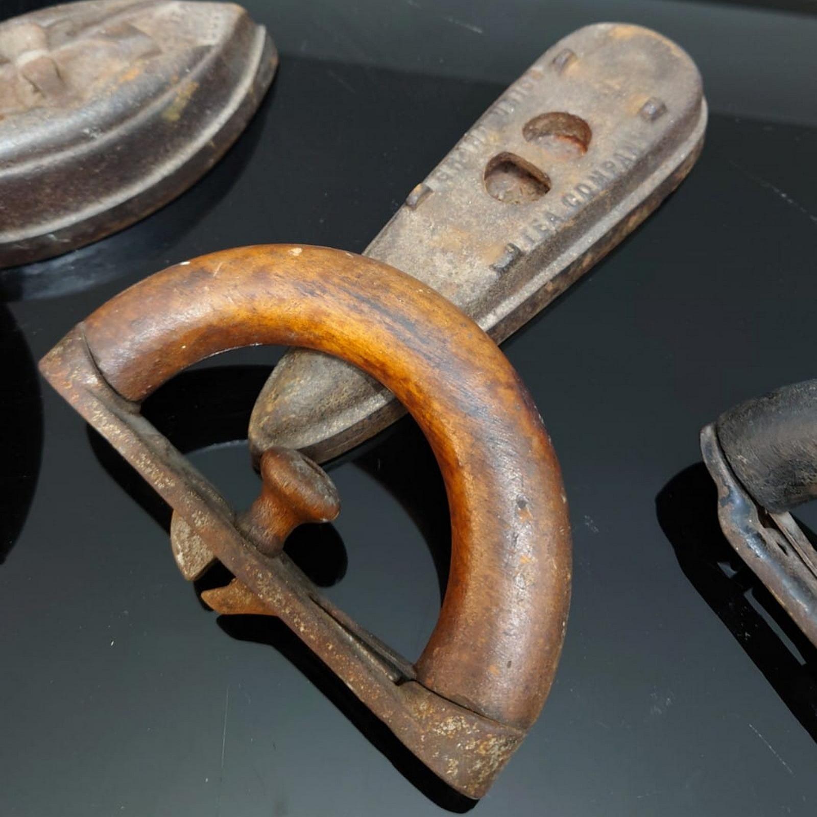 Kollektion von 8 antiken Satin-Eisen aus Stoff mit Holzgriff, seltene und Sammlerstücke im Angebot 13