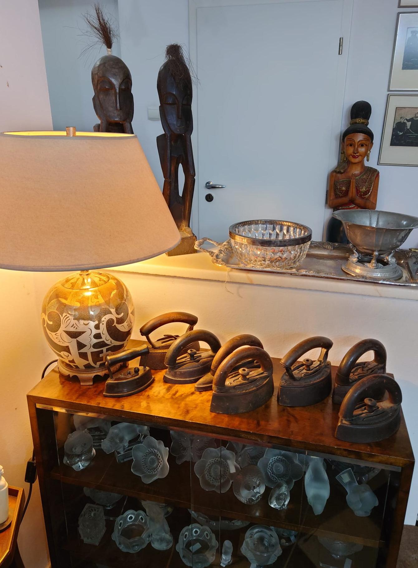 A beautiful collection of eight antique clothes irons / sad irons. 
They are oval-shaped and feature a cast iron base with a detachable wood handle.
Made around 1900s in the United States.
Each marked: Geneva Illinois, Rabenna Ohio, Newark