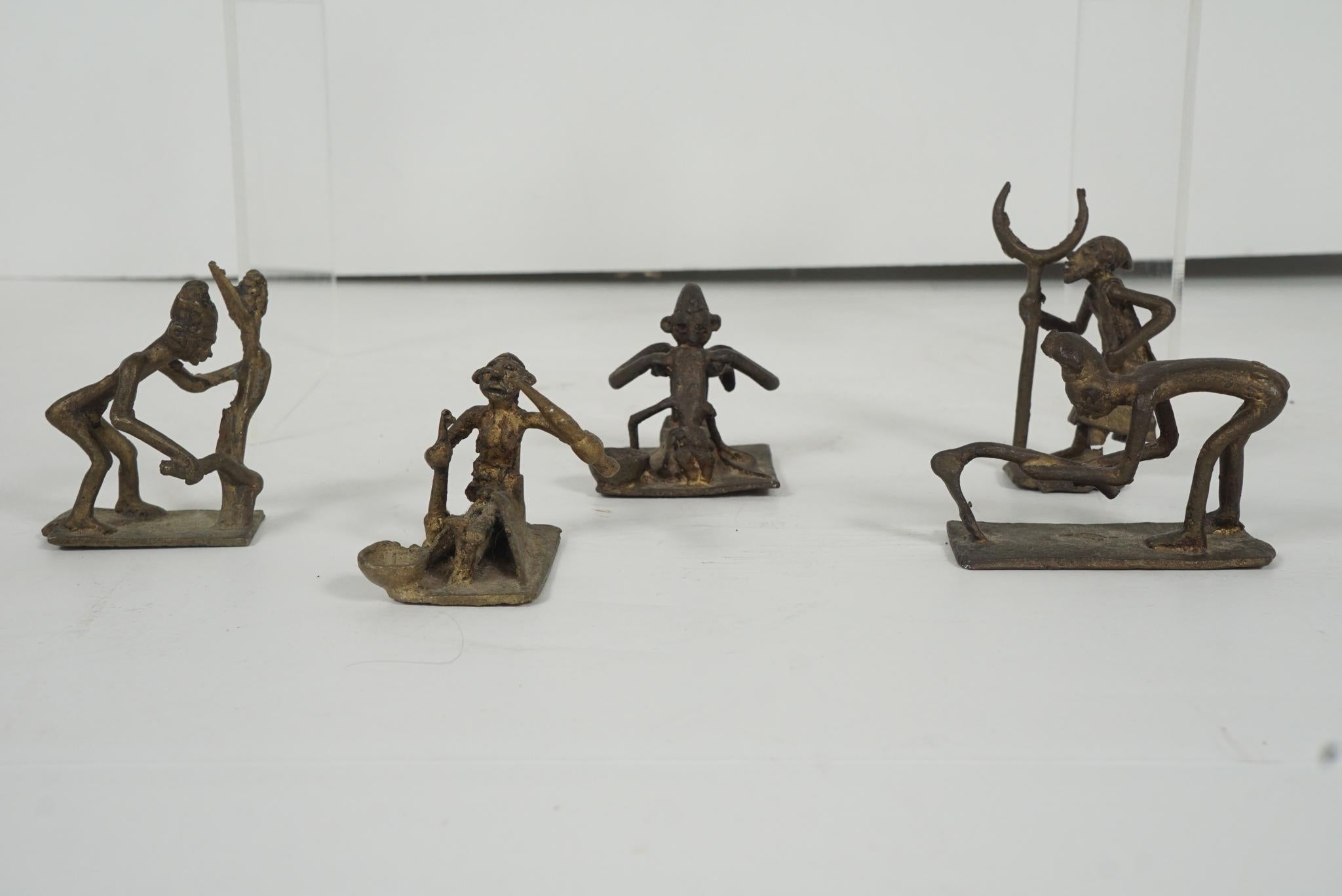 Calco Collezione di 8 pesi d'oro in ottone fuso Ashanti della metà del XX secolo in vendita