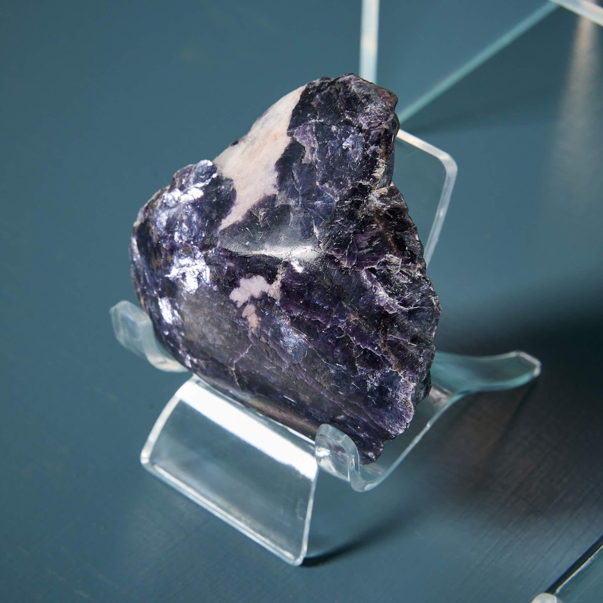 Collectional de 8 minéraux préhistoriques dont Chrysocolla, Sodalite & Corindon en vente 1