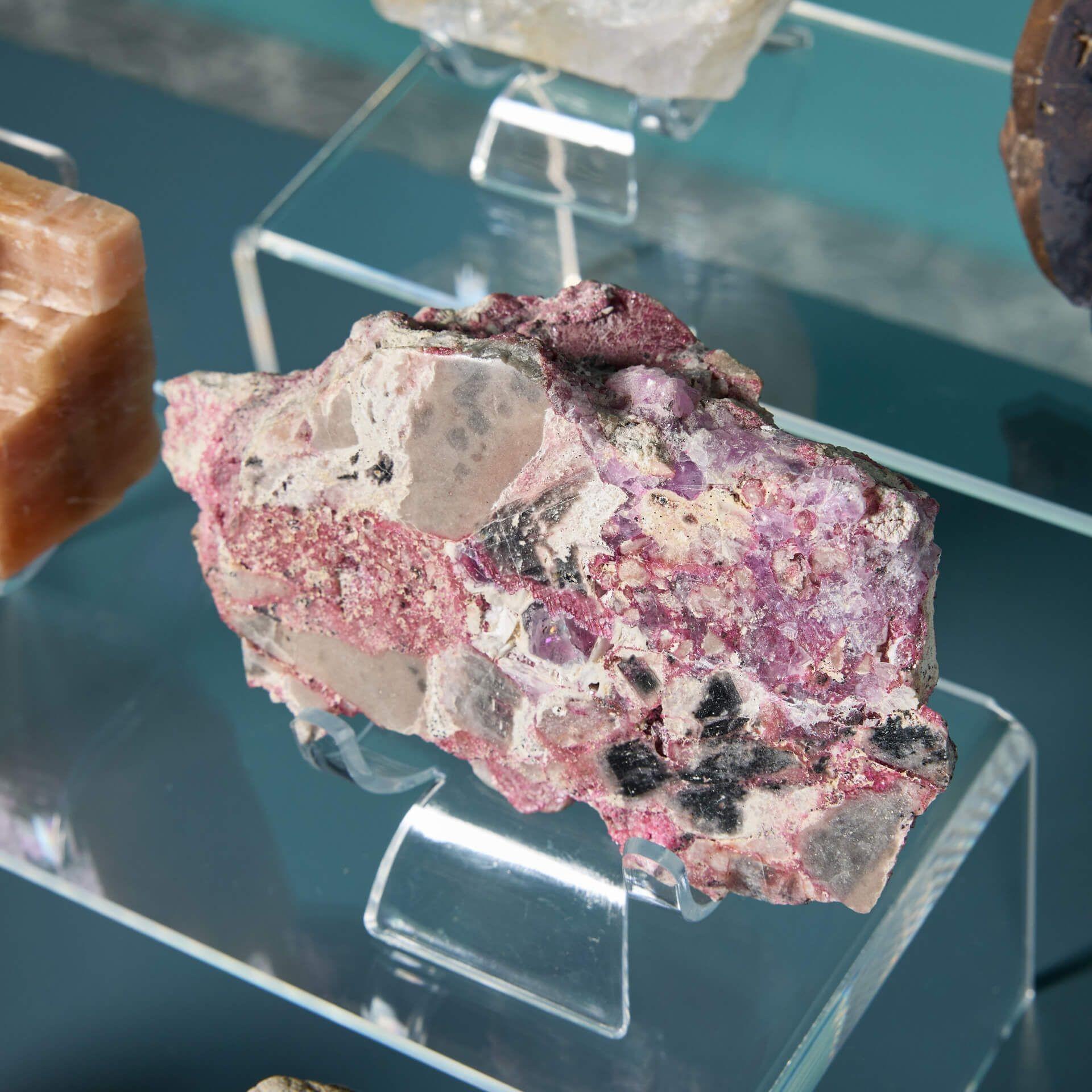 Collectional de 8 minéraux préhistoriques dont Chrysocolla, Sodalite & Corindon en vente 2