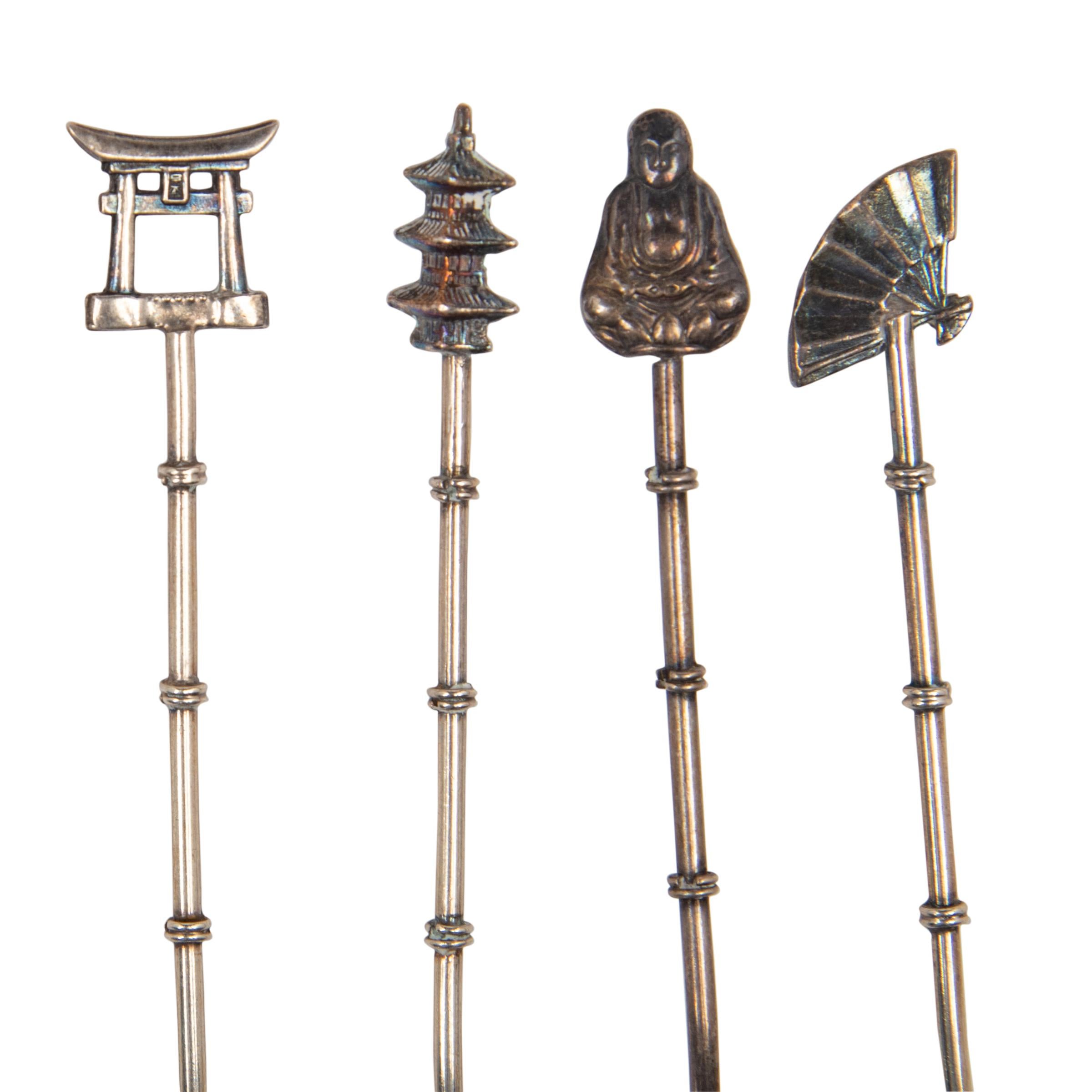 20ième siècle Collection de 80 objets de table chinois en argent et doré, 19e-20e siècle en vente