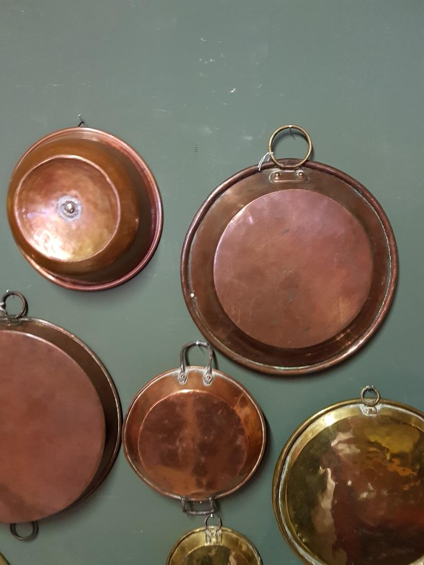 Collection of 9 Antique French Copper Dishes from the 19th and 18th Century In Good Condition For Sale In Raalte, NL
