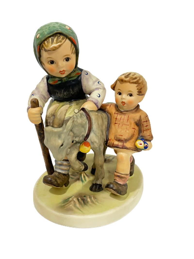 9 figurines of M.I. Hummel, Goebel West Germany

The German producer Goebel made the first Hummel figures in 1935. For this he used children's illustrations made by the nun sister Berta Hummel (1909 - 1946)

The 9 figurines ( Not boxed) :
*