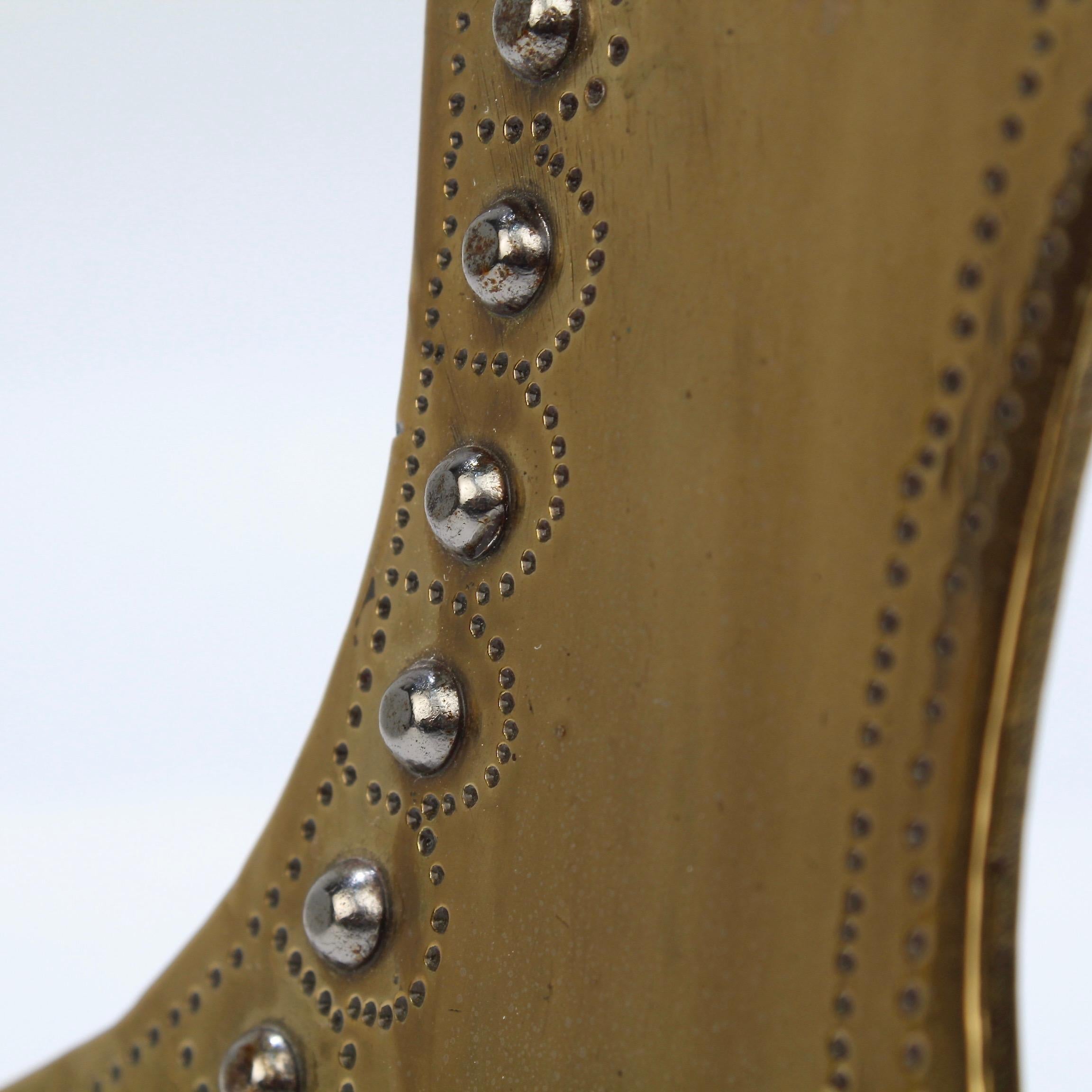 The Collective of 9 Folky English Victorian Shoe and Boot Mantel Ornaments (ornements de cheminée en laiton pour chaussures et bottes) en vente 7