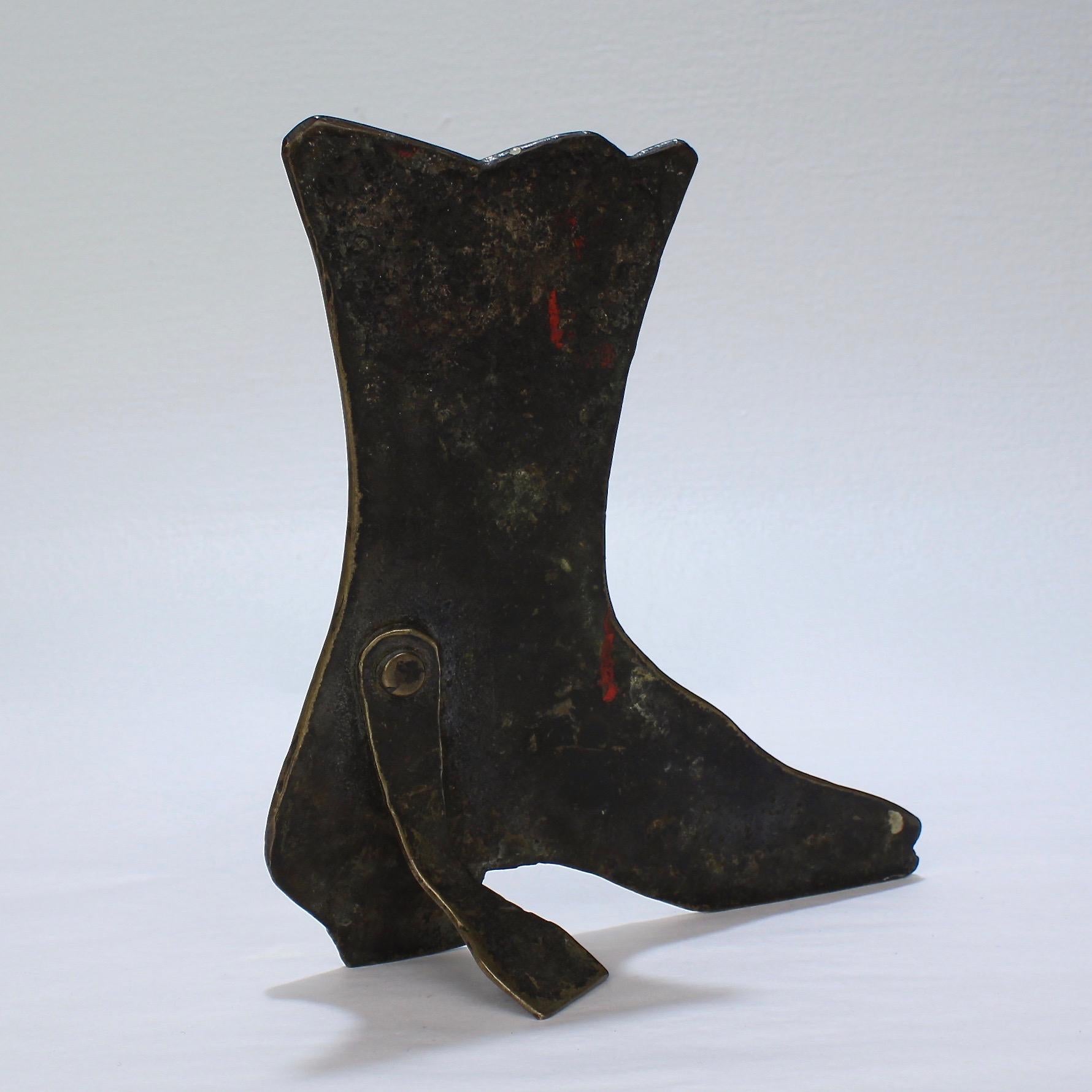 The Collective of 9 Folky English Victorian Shoe and Boot Mantel Ornaments (ornements de cheminée en laiton pour chaussures et bottes) en vente 8