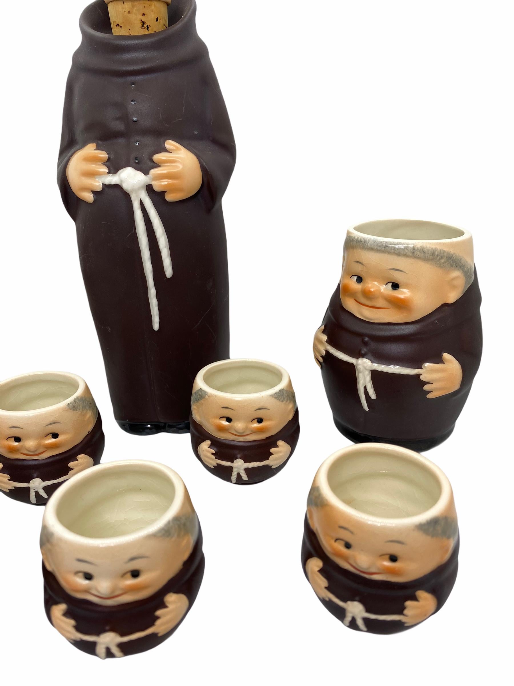 Kollektion von 9 Friars Franciscan Monks Porzellan, Flasche, Schuhgläser, Steine (Moderne der Mitte des Jahrhunderts) im Angebot