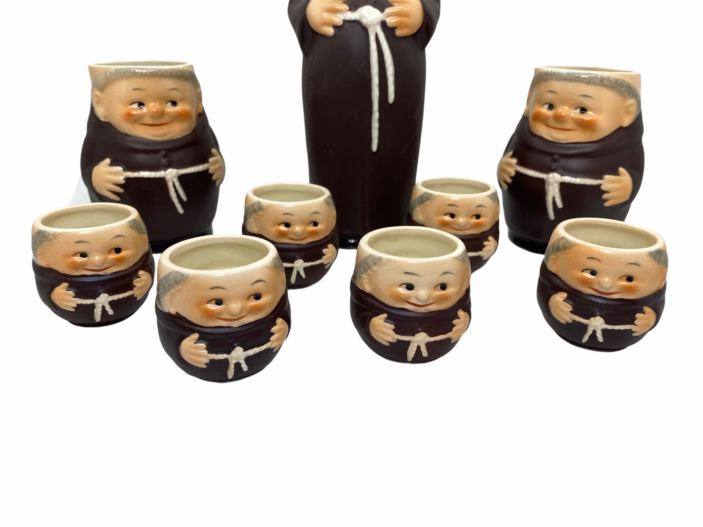 Kollektion von 9 Friars Franciscan Monks Porzellan, Flasche, Schuhgläser, Steine (Deutsch) im Angebot