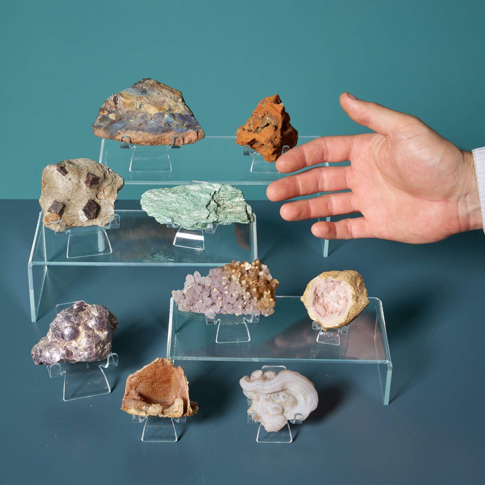 Una superba collezione di minerali di origine naturale, curata da collezioni private britanniche per creare un set unico.

Questo gruppo variegato mette in mostra nove esemplari singoli di piccole dimensioni; un set brillante per il collezionista
