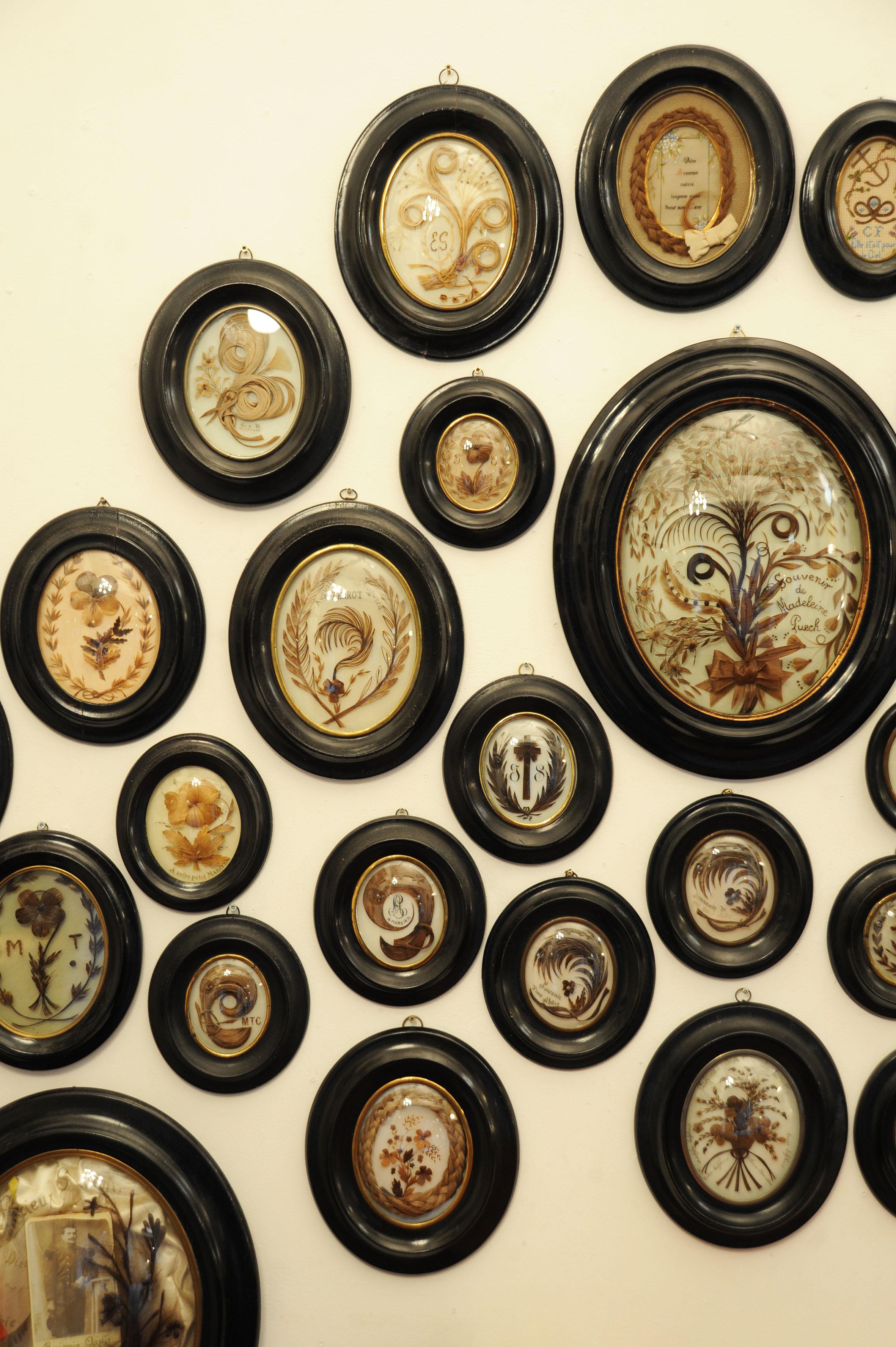 Belle Époque Collection of 90 19th-century hair items. For Sale