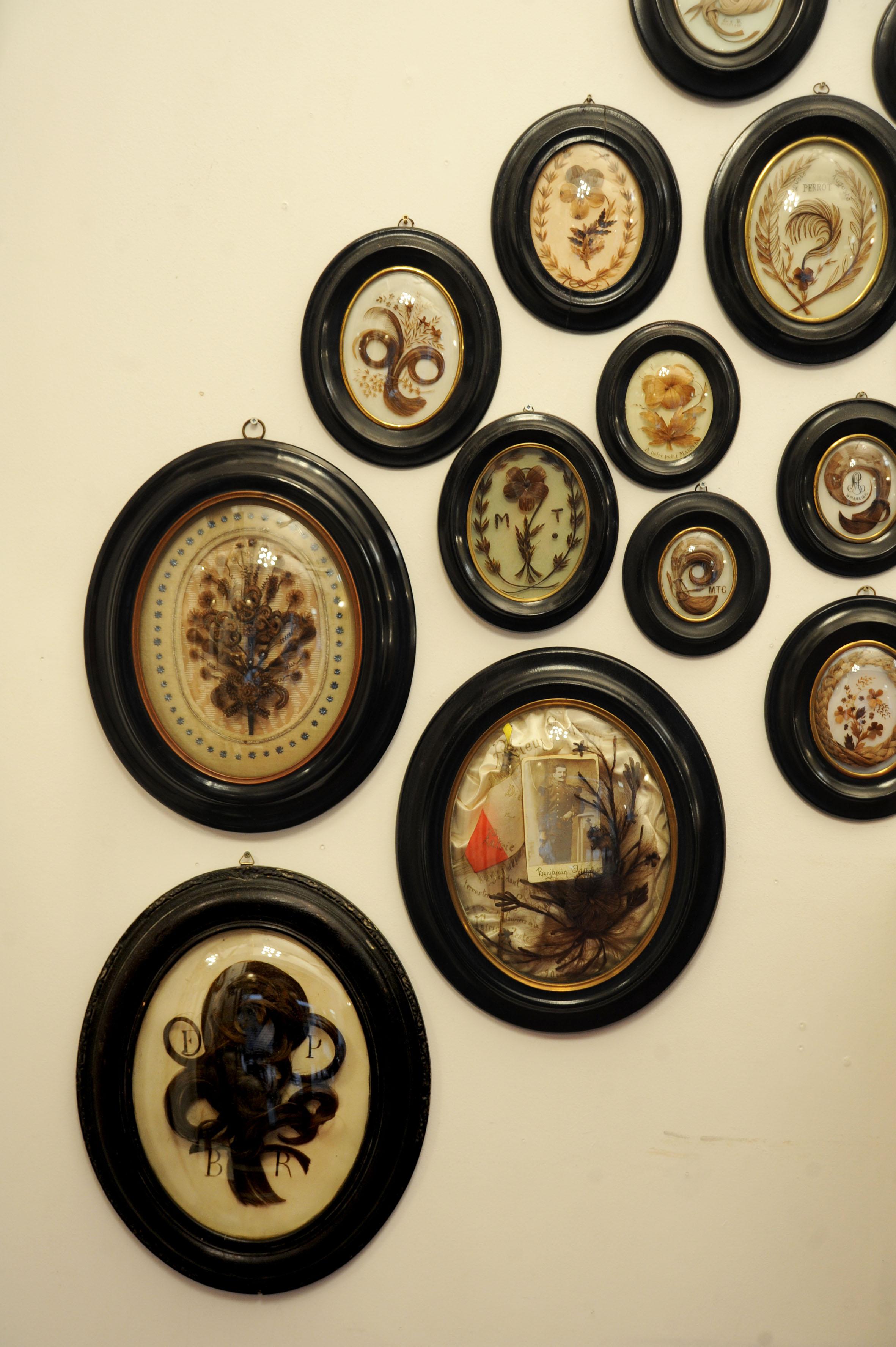 French Collection of 90 19th-century hair items. For Sale