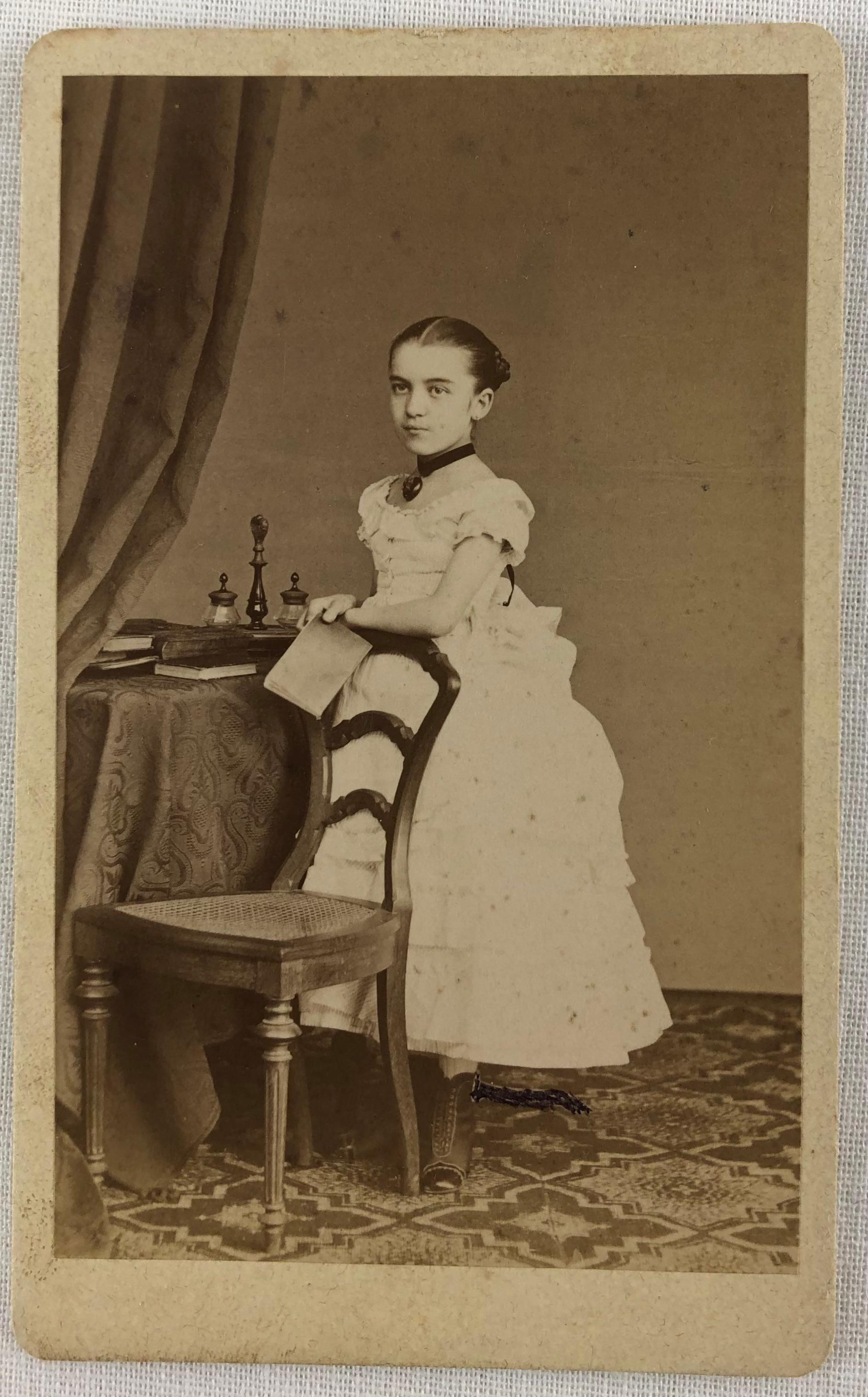 Collezione di antiche fotografie ancestrali in bianco e nero provenienti dalla Germania in vendita 5