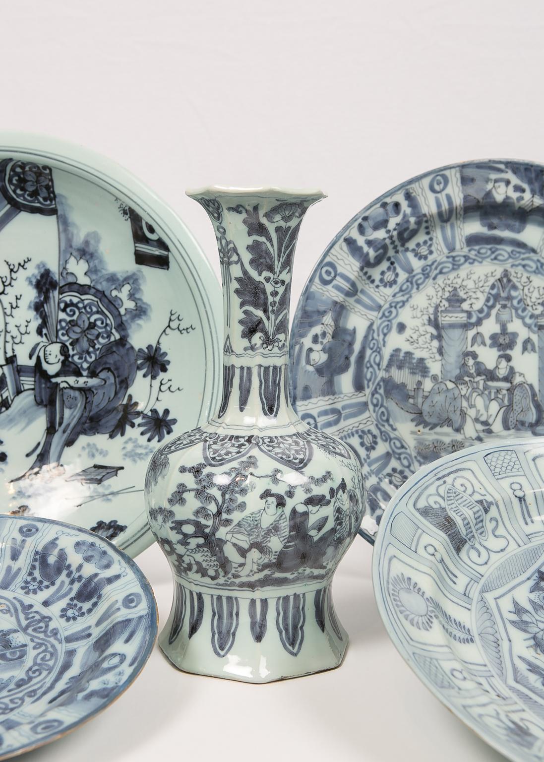 Collection of Antique Delft with Chinoiserie Decoration Early 18th Century In Excellent Condition In Katonah, NY