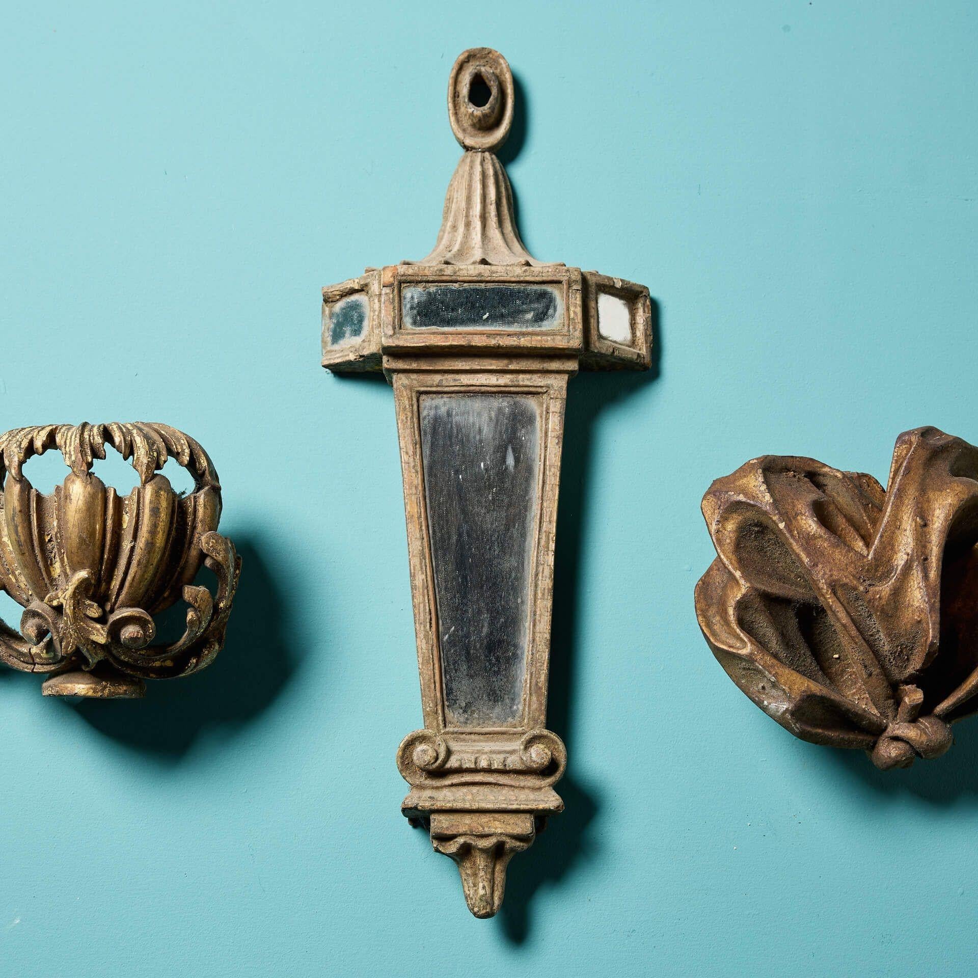 Doré Collection de sculptures architecturales anciennes dorées en vente