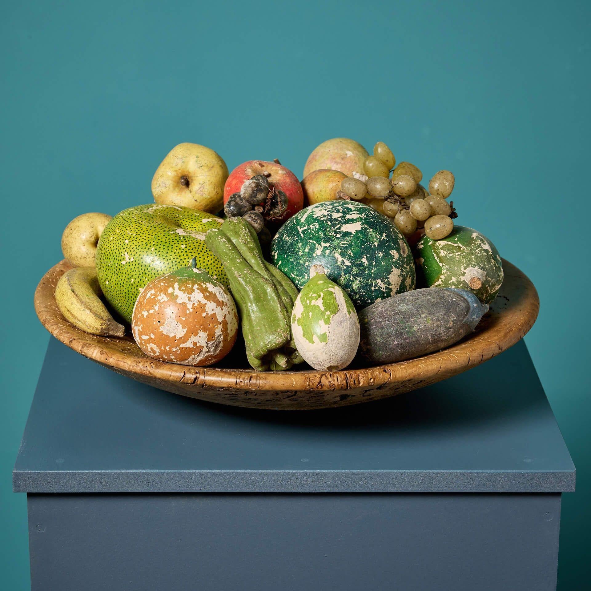 italien The Collective of Antique Lifesize Faux Fruit (bol non inclus) en vente