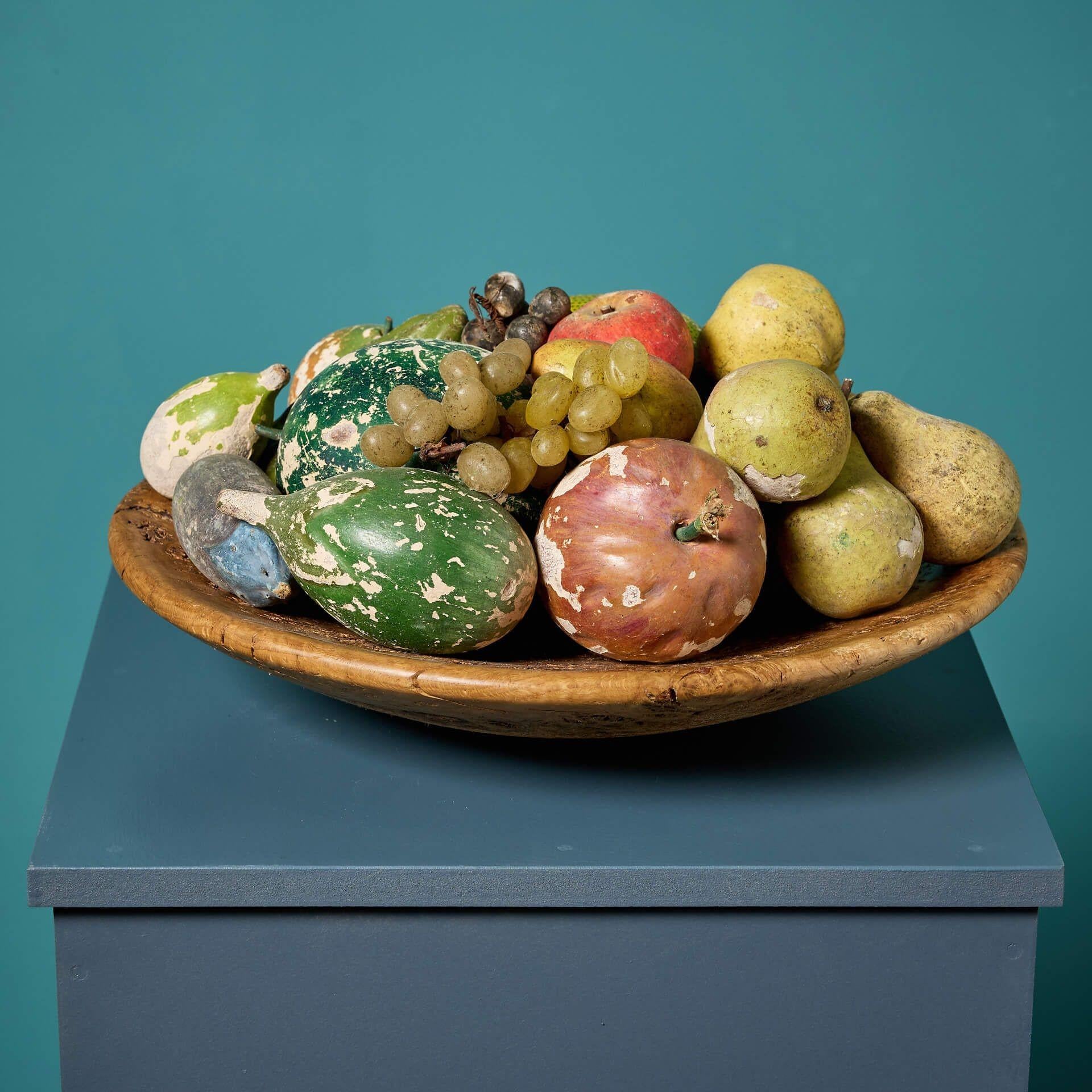 Peint à la main The Collective of Antique Lifesize Faux Fruit (bol non inclus) en vente