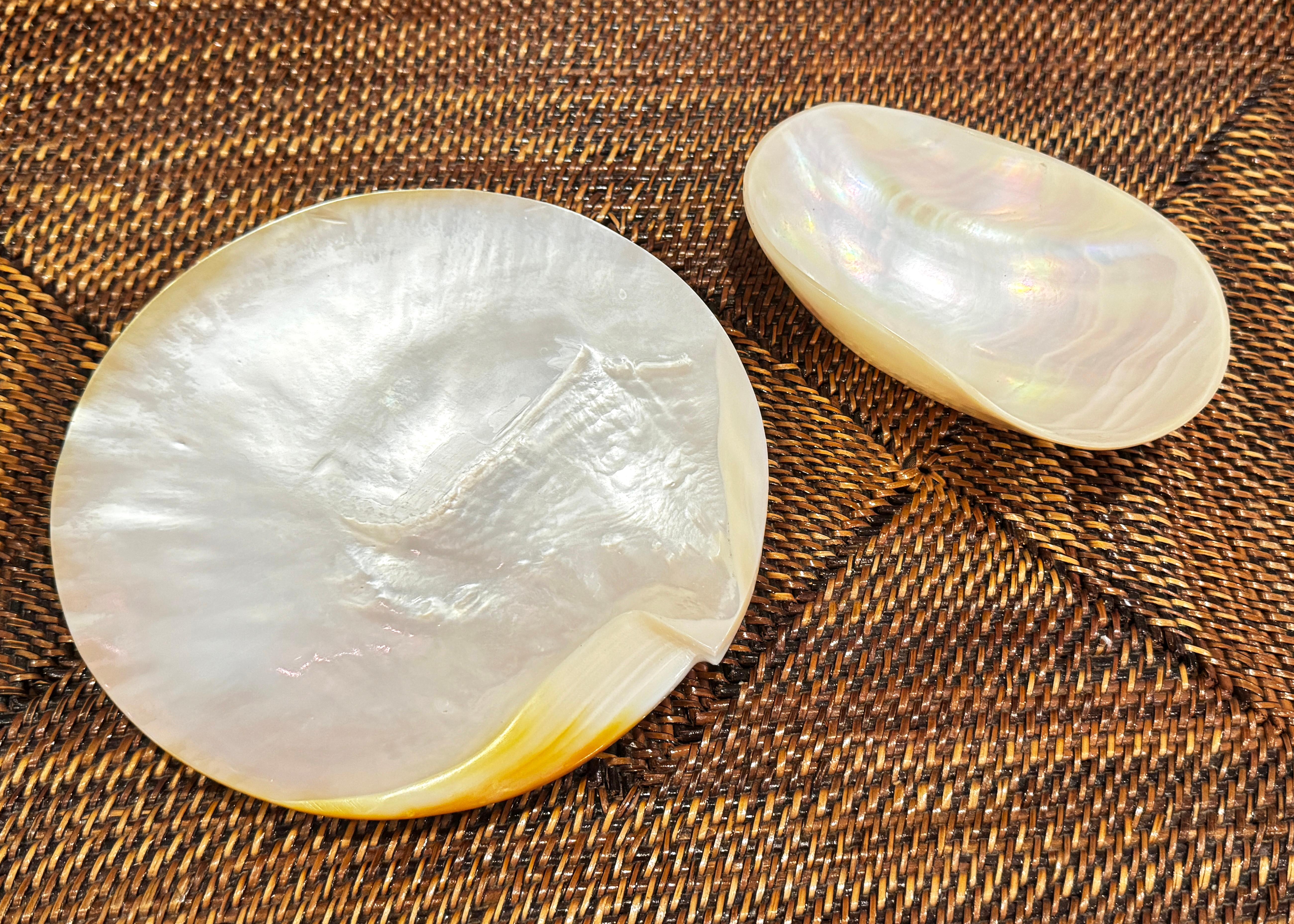 Colección de Piezas Antiguas para Servir Caviar de Nácar en venta 1