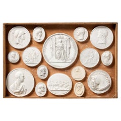 Collection d'anciens camées néoclassiques en plâtre