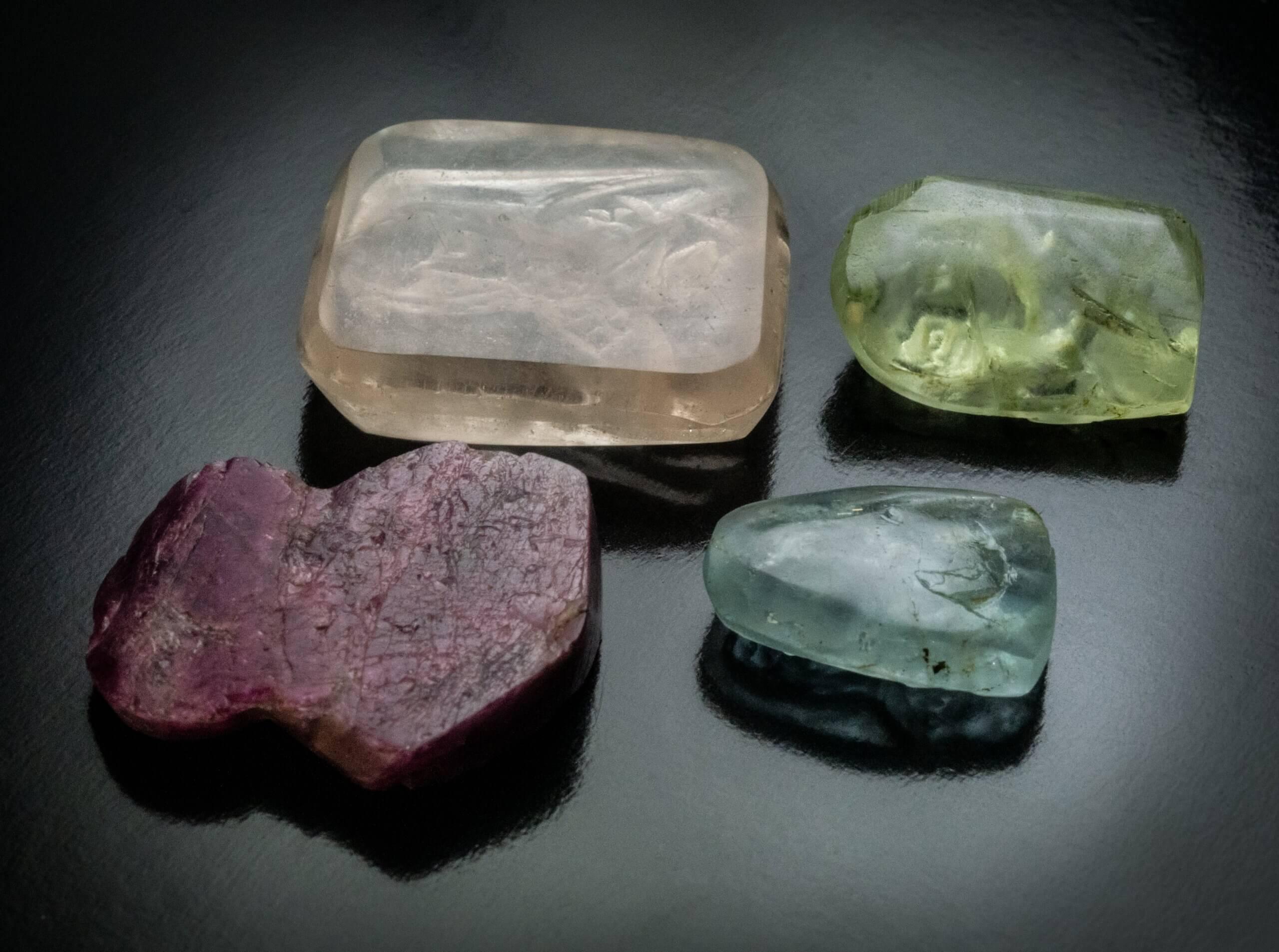 Collection of Byzantine Gem Cameos c. 900 – 1100 AD In Excellent Condition For Sale In Chicago, IL