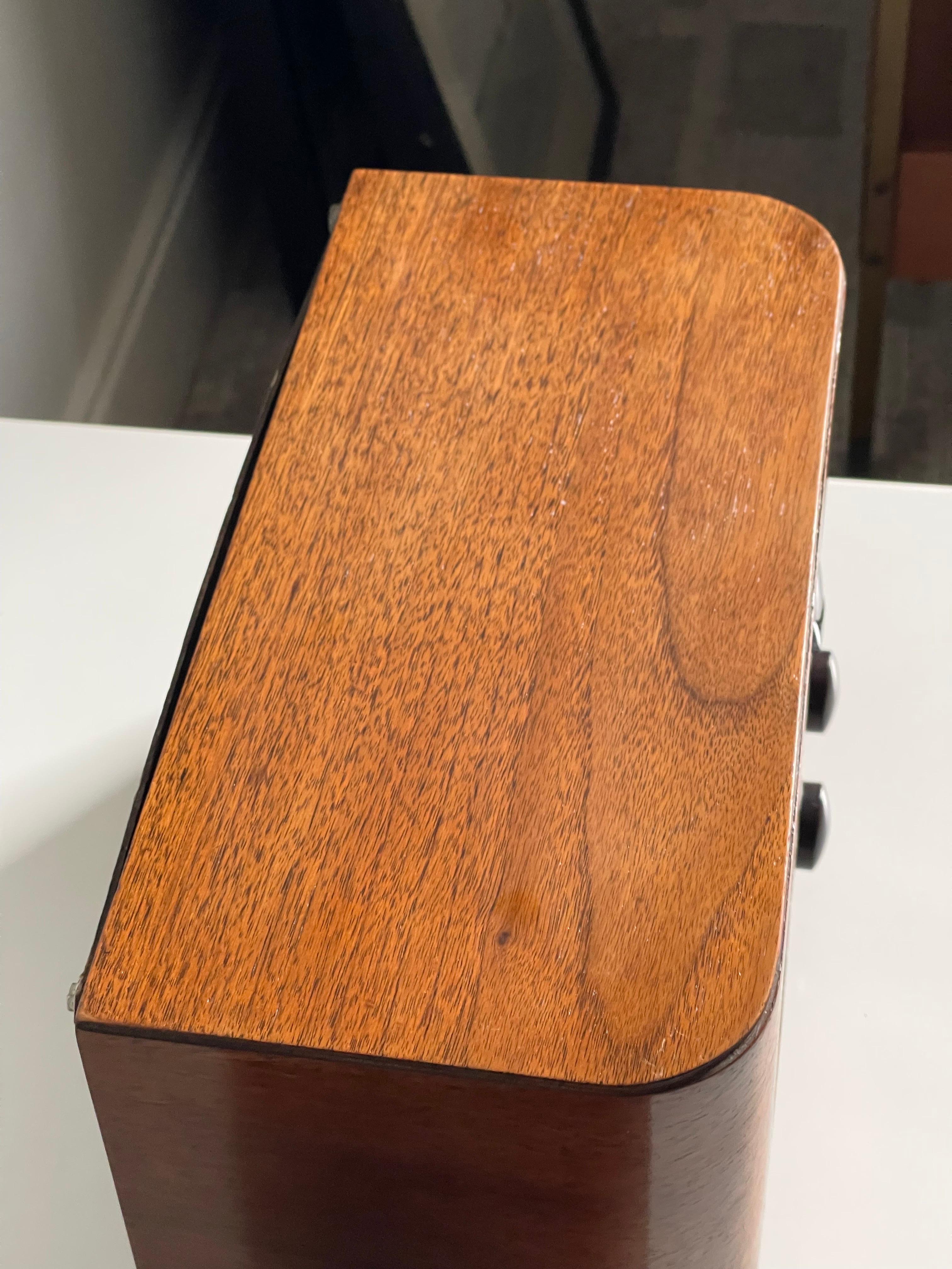 Collection of Vintage Antique Mid Century Modern Radios Eames Etc. 1946-47 For Sale 3
