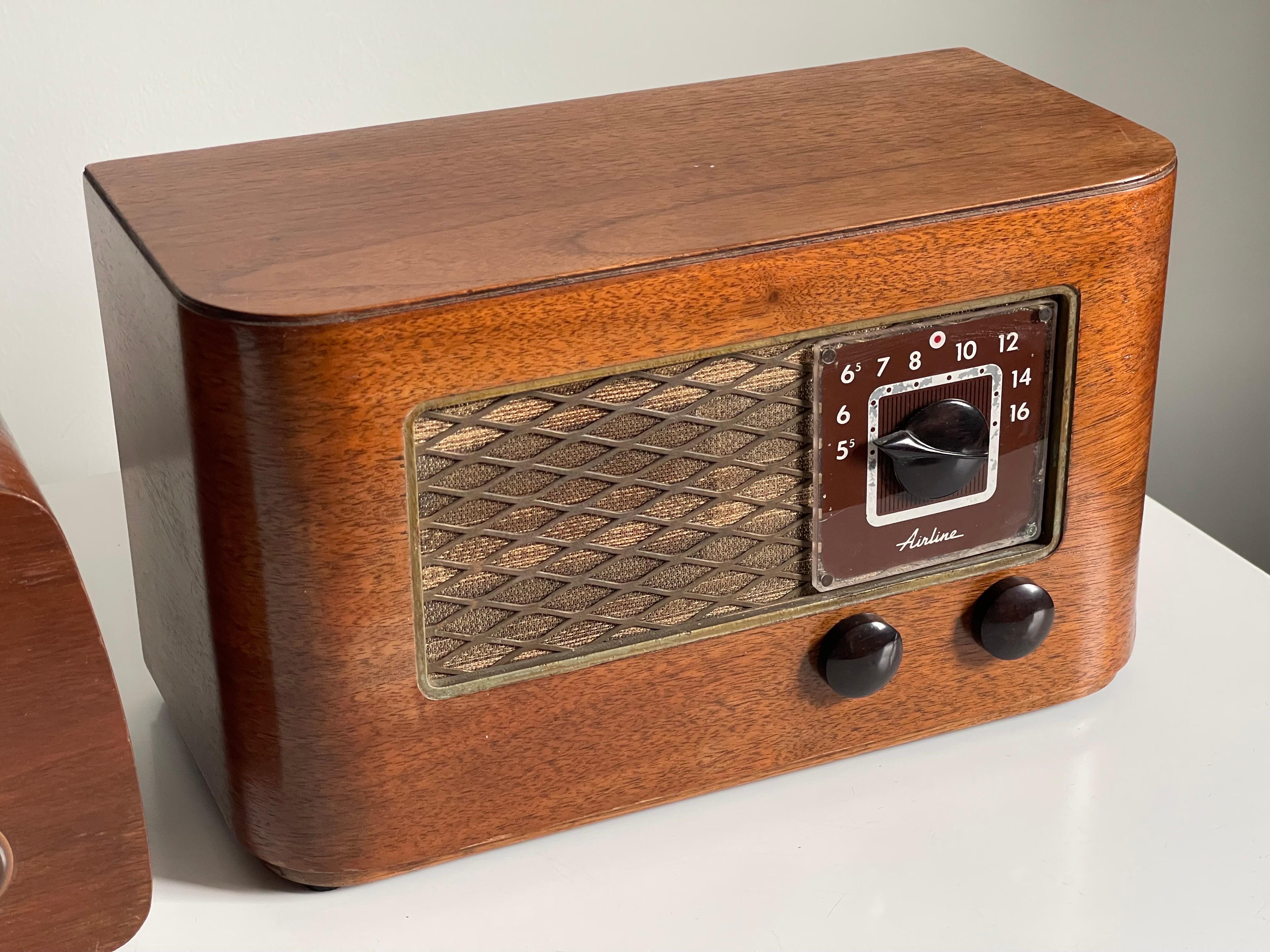 Collection of Vintage Antique Mid Century Modern Radios Eames Etc. 1946-47 For Sale 6