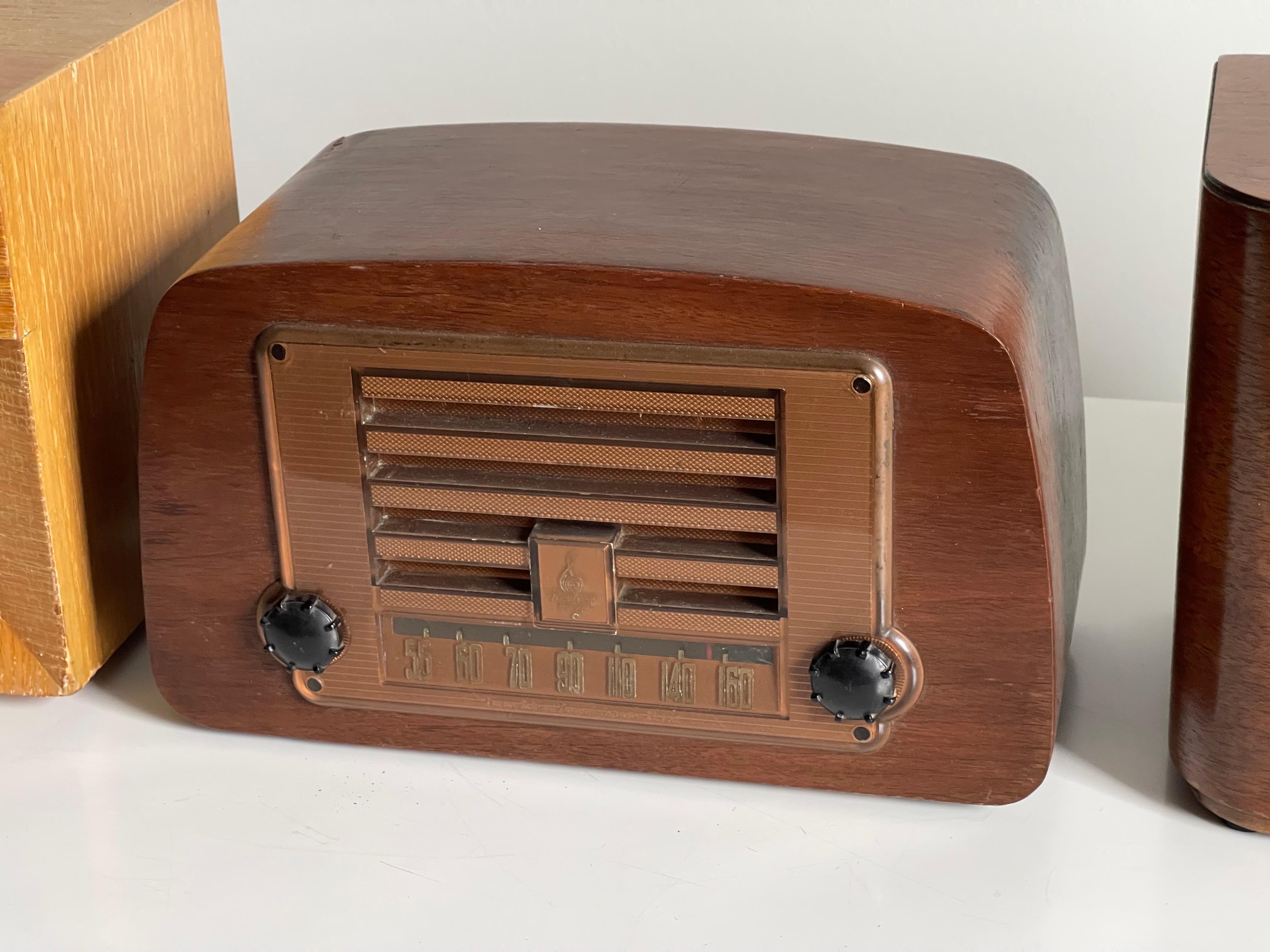 Collection of Vintage Antique Mid Century Modern Radios Eames Etc. 1946-47 For Sale 7