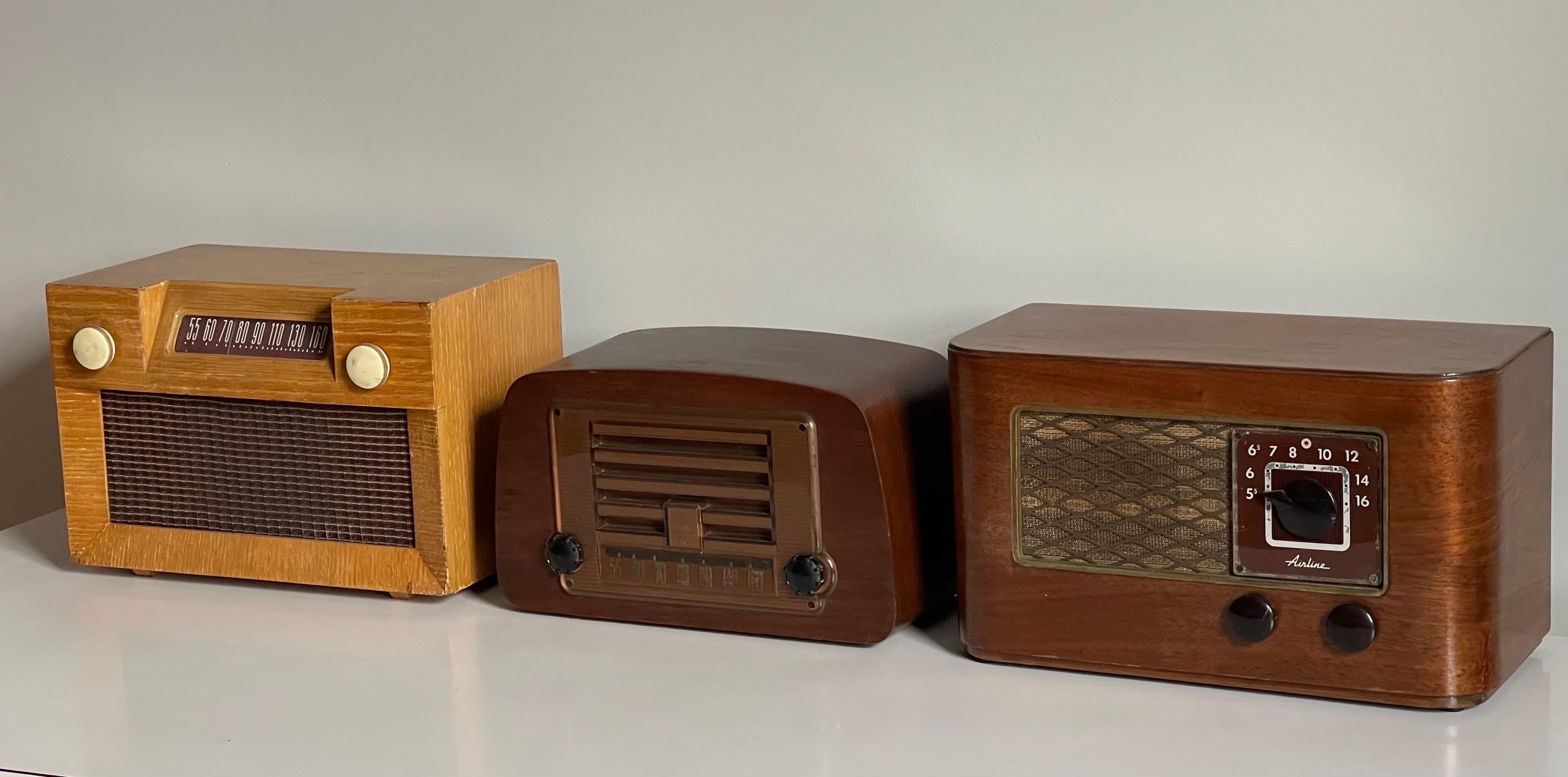 Collection of Vintage Antique Mid Century Modern Radios Eames Etc. 1946-47 For Sale 9