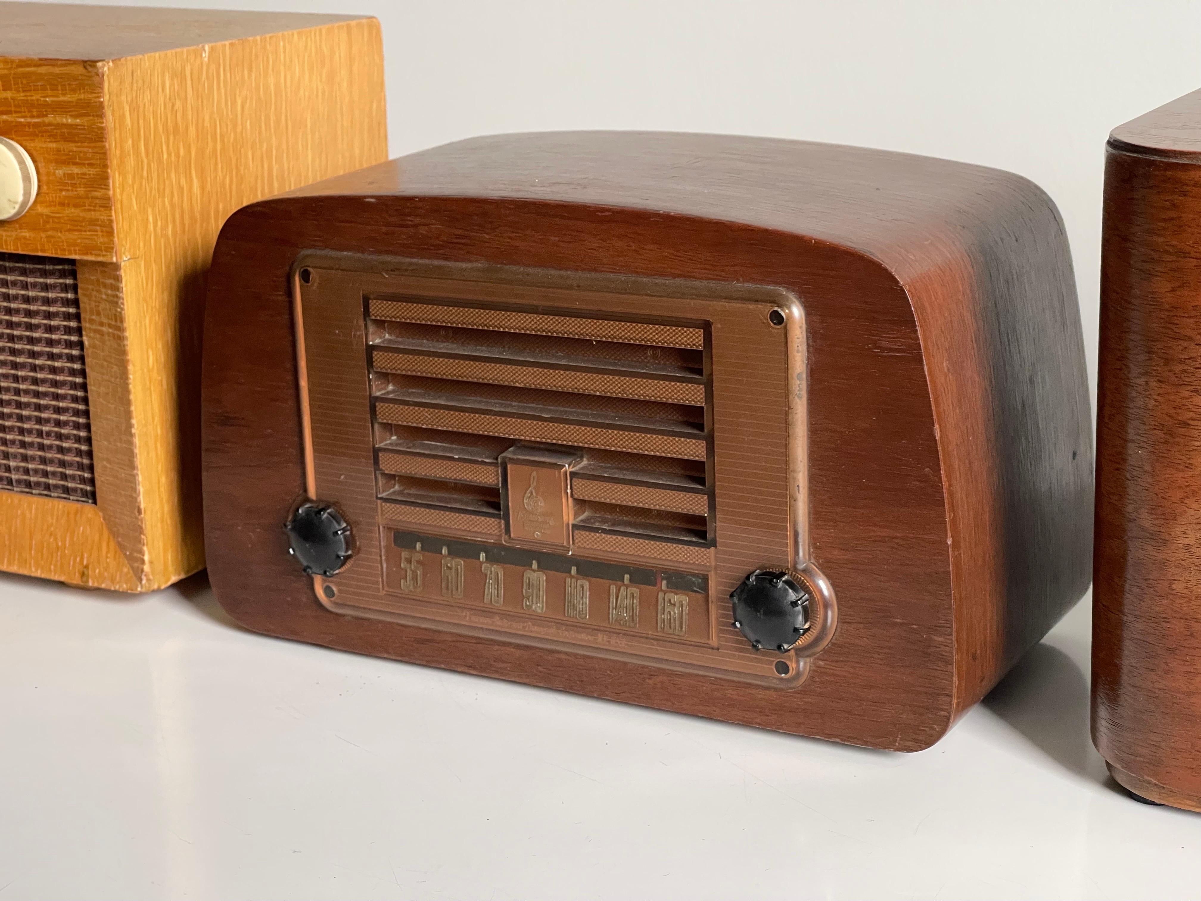 American Collection of Vintage Antique Mid Century Modern Radios Eames Etc. 1946-47 For Sale