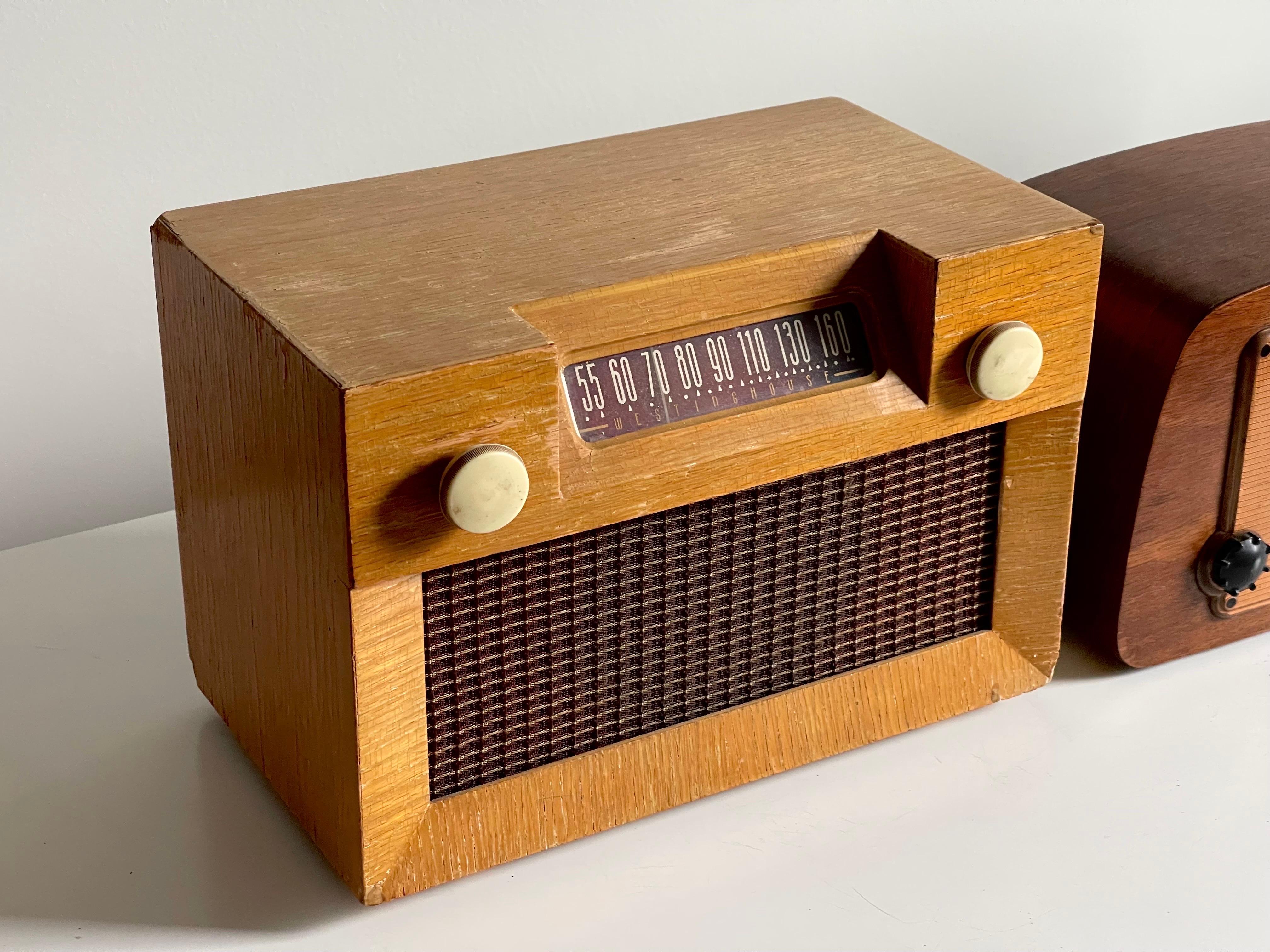 Collection of Vintage Antique Mid Century Modern Radios Eames Etc. 1946-47 In Good Condition For Sale In Framingham, MA